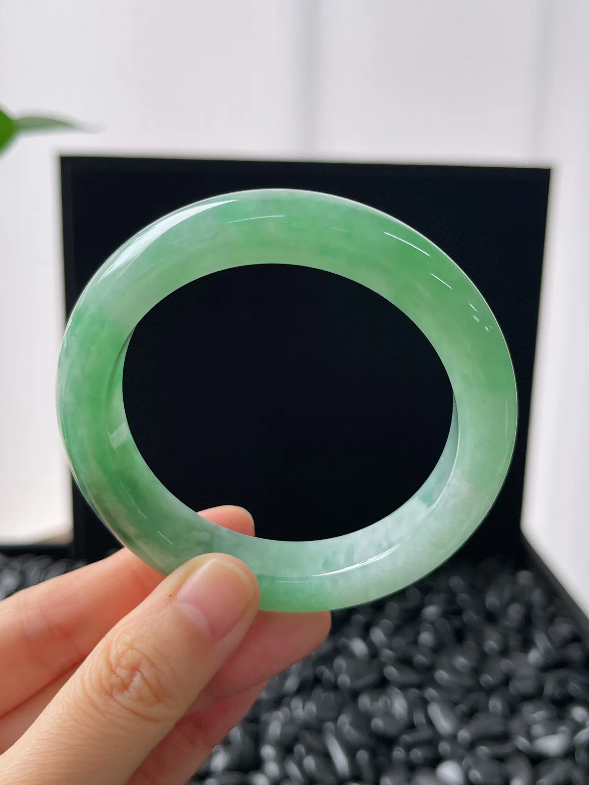 正圈54.3圈口，翡翠冰糯种绿色手镯