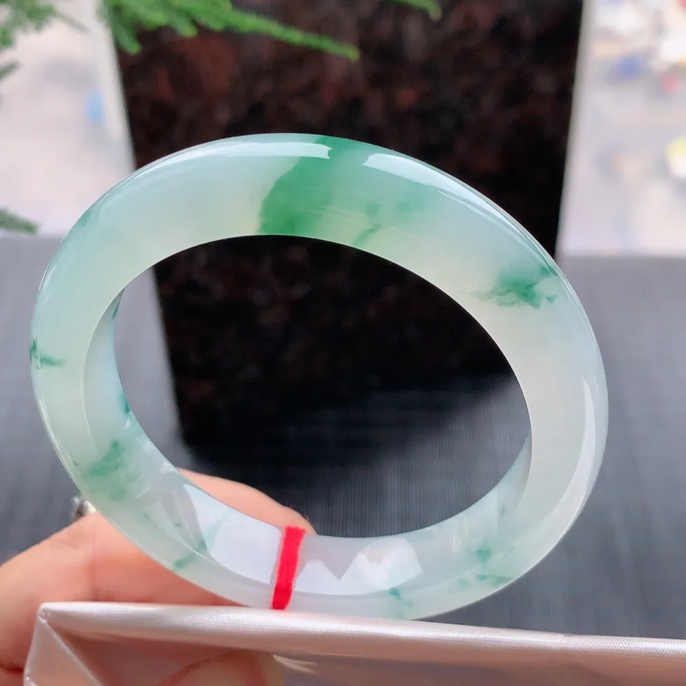 正圈高冰飘花 无瑕 尺寸:57.4/12.4/8.7 花美 种水好🥰🥰