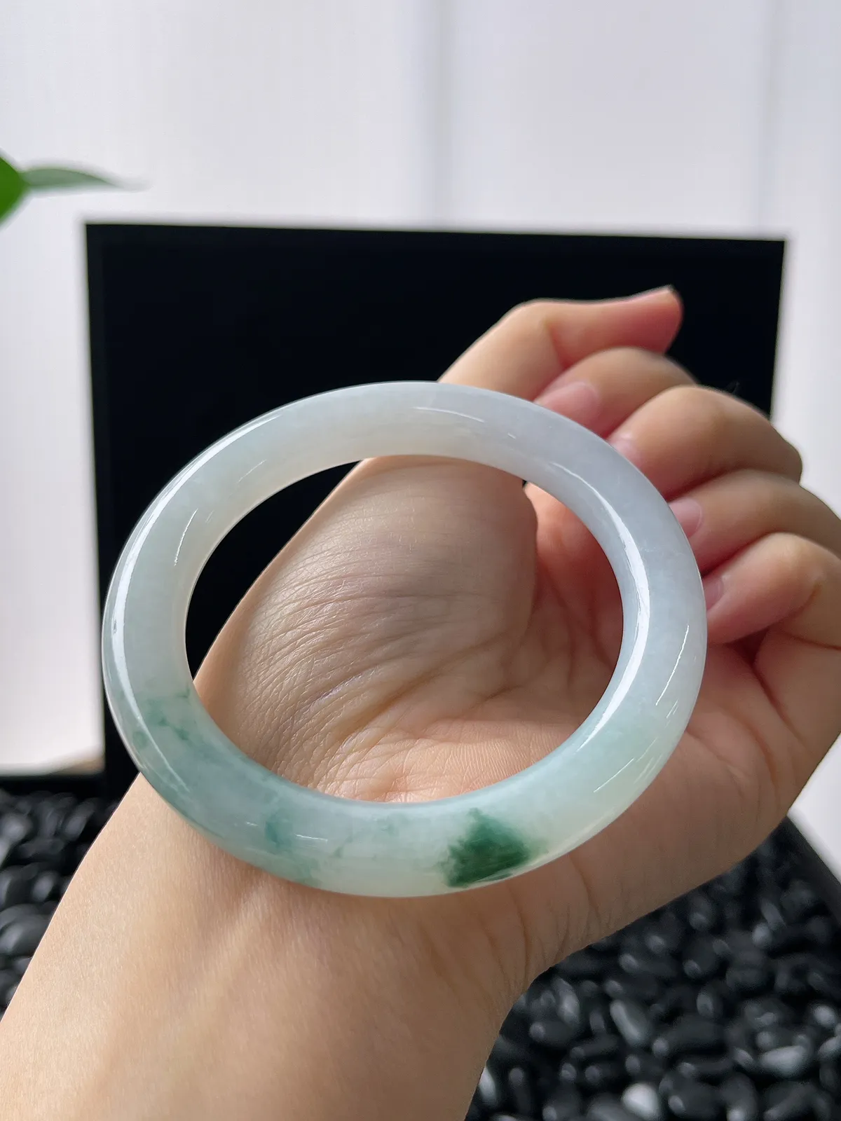 圆镯52.6圈口，翡翠糯化种飘花手镯