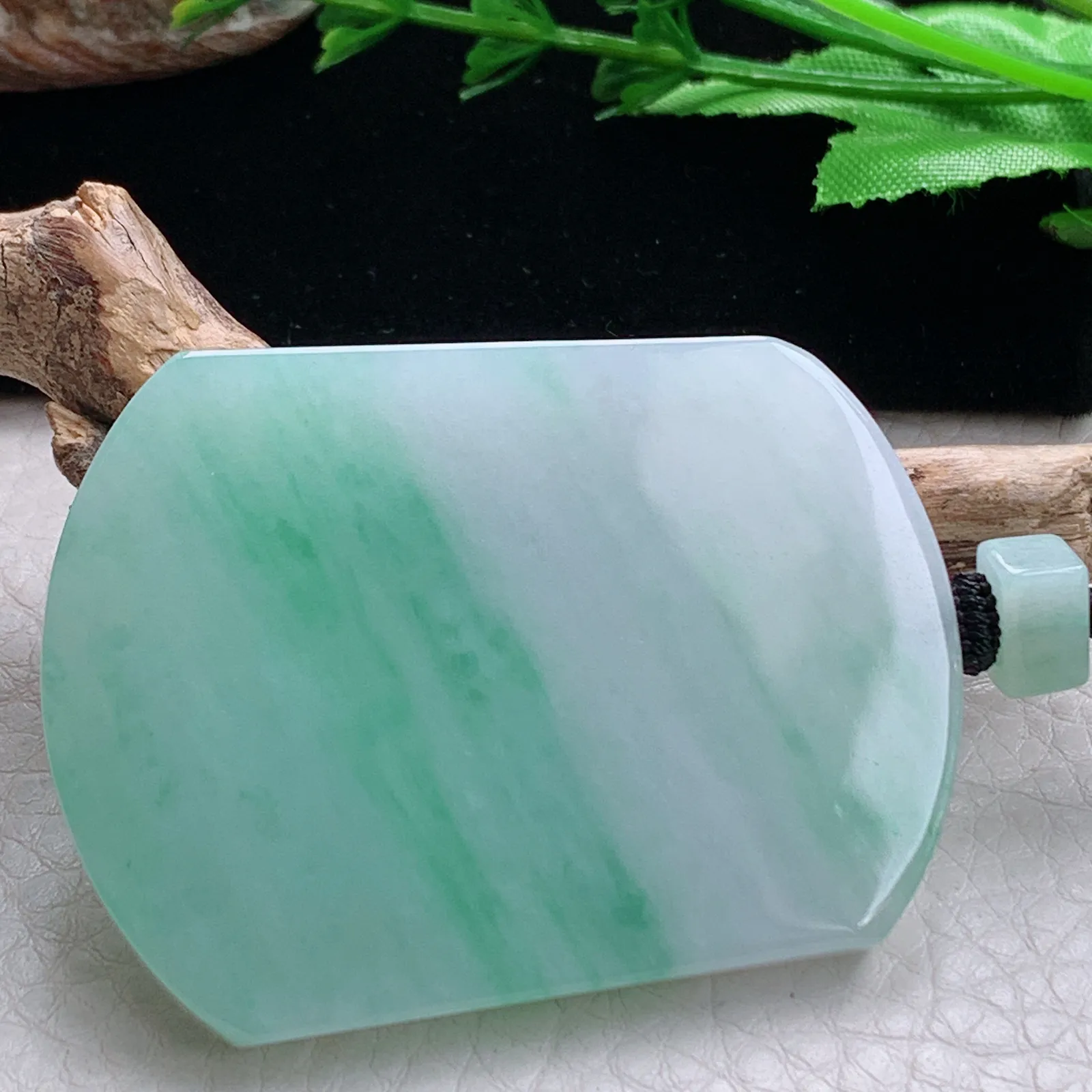 mut自然光53*40*5.5天然缅甸翡翠飘绿平安无事牌玉吊坠 玉挂件