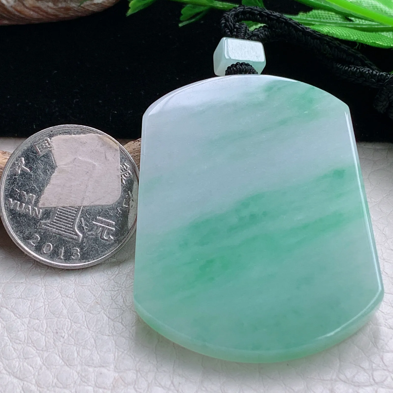 mut自然光53*40*5.5天然缅甸翡翠飘绿平安无事牌玉吊坠 玉挂件