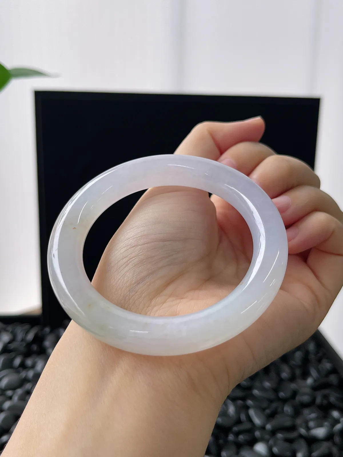 圆镯53.3圈口，翡翠冰糯种淡紫色手镯