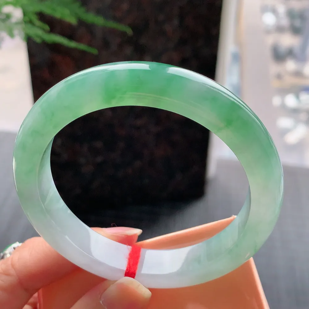 正圈冰绿花 无瑕 尺寸:61.1/12.7/9.3 大圈口🥰🥰