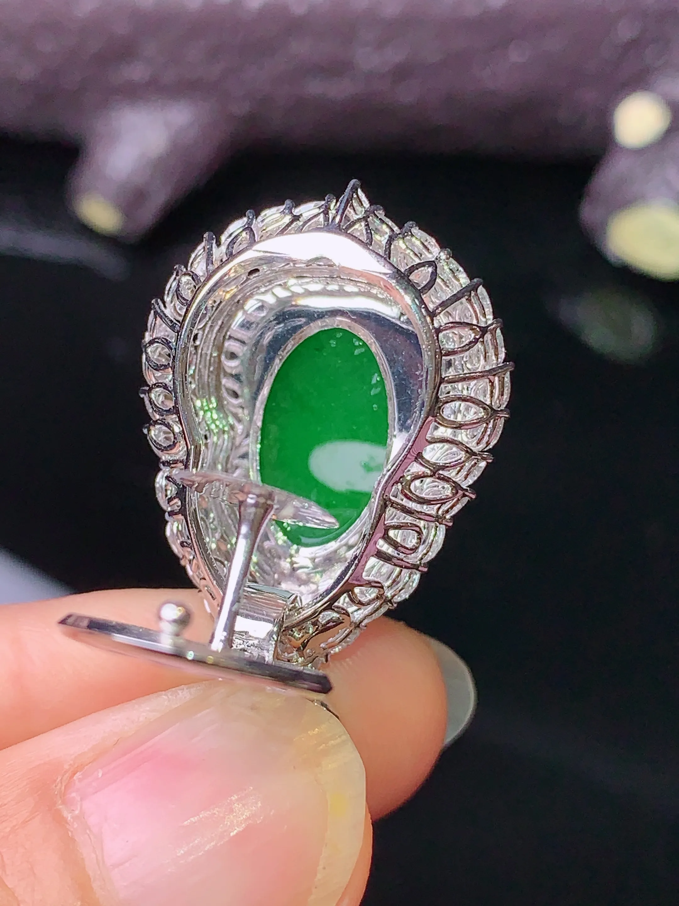 18k金钻镶嵌满绿葫芦吊坠 玉质细腻 色泽清新艳丽 整体尺寸33*19.5*11.8