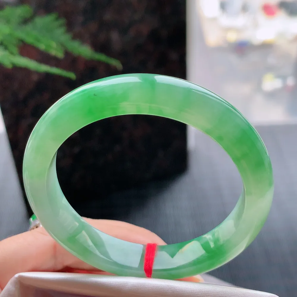 正圈冰阳绿 无瑕 尺寸:52.3/10.6/6.9 种色俱佳