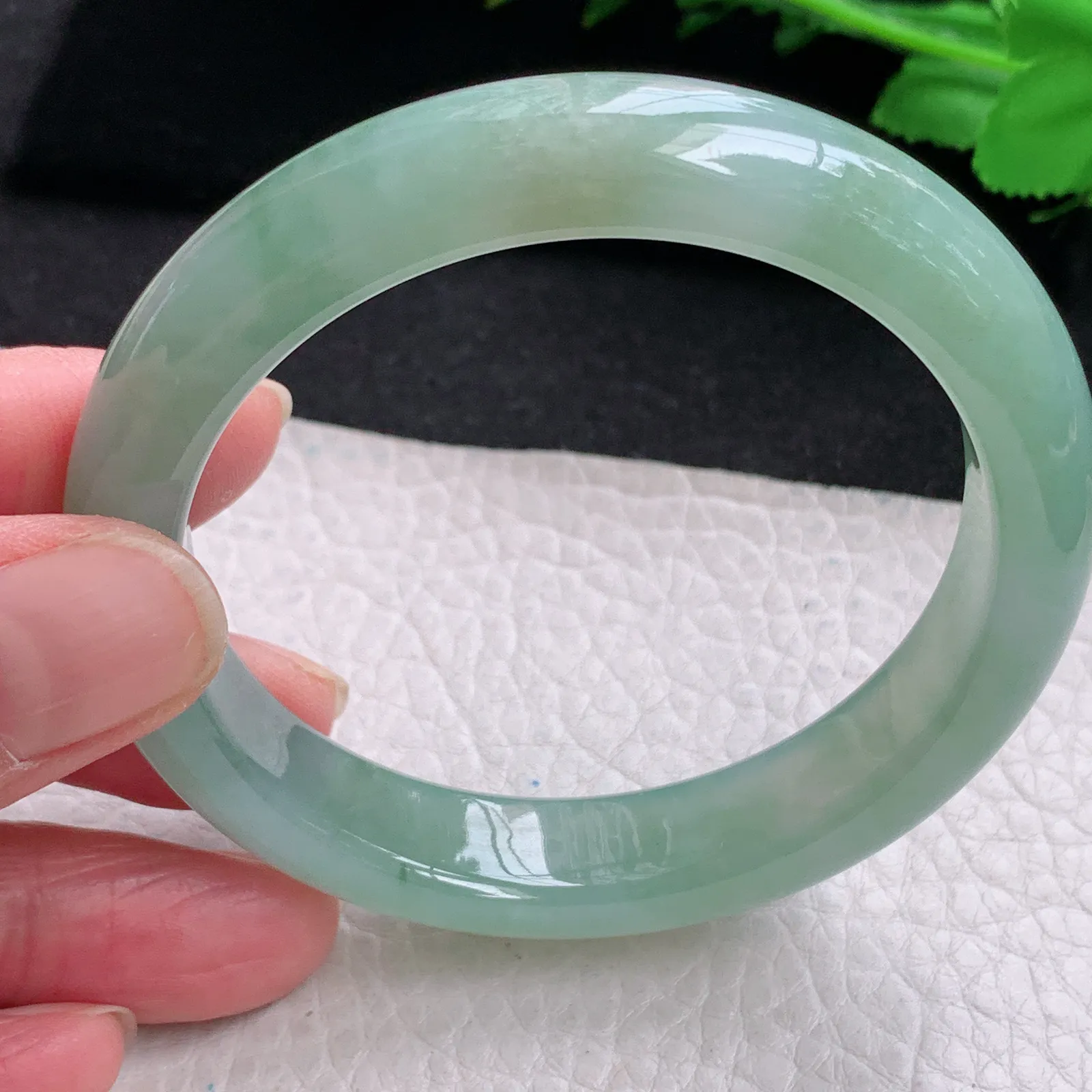 r自然光56*12*8.2平安镯 缅甸翡翠玉手镯冰晴水灵宽边玉手环