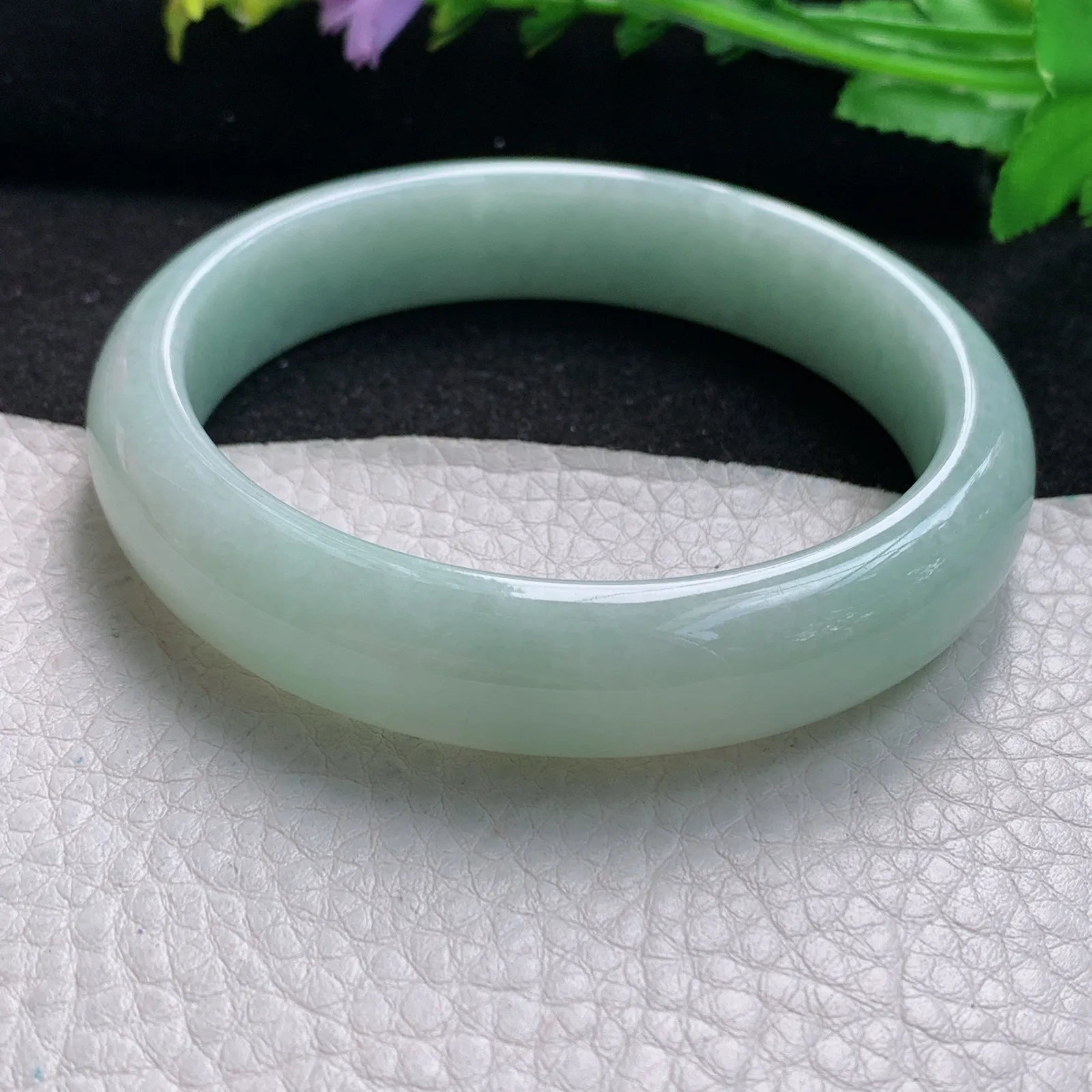 xx大圈口62*13.8*8平安镯 缅甸翡翠玉手镯浅绿清新宽边玉手环
