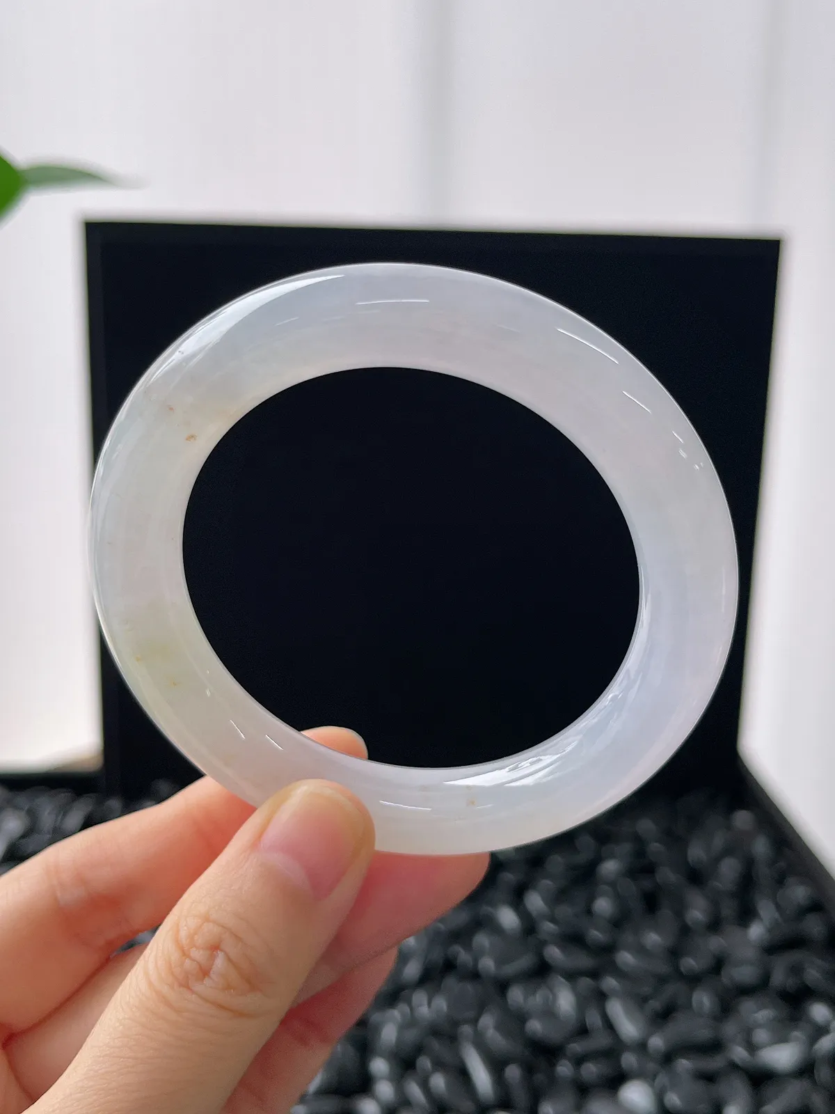 圆镯53.3圈口，翡翠冰糯种淡紫色手镯