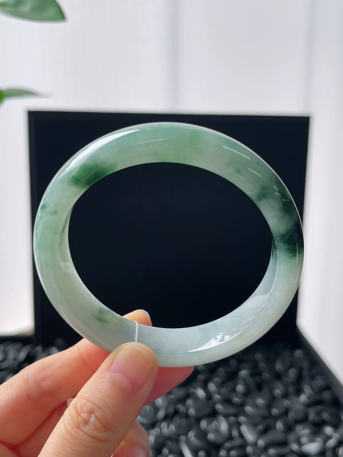 正圈58圈口，翡翠糯化种飘绿手镯