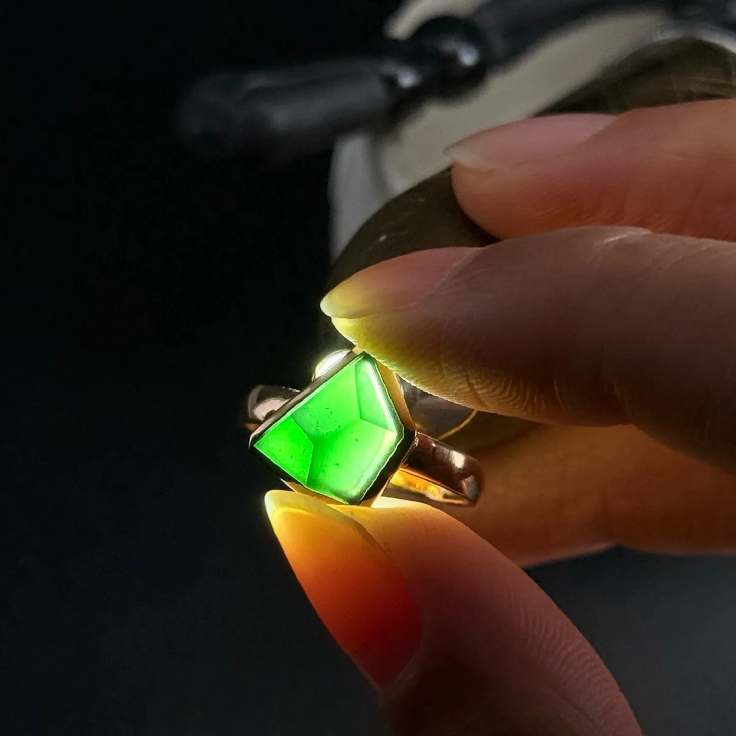 精品18k墨翠随形女戒 重金豪镶 打灯通透 尺寸12.5