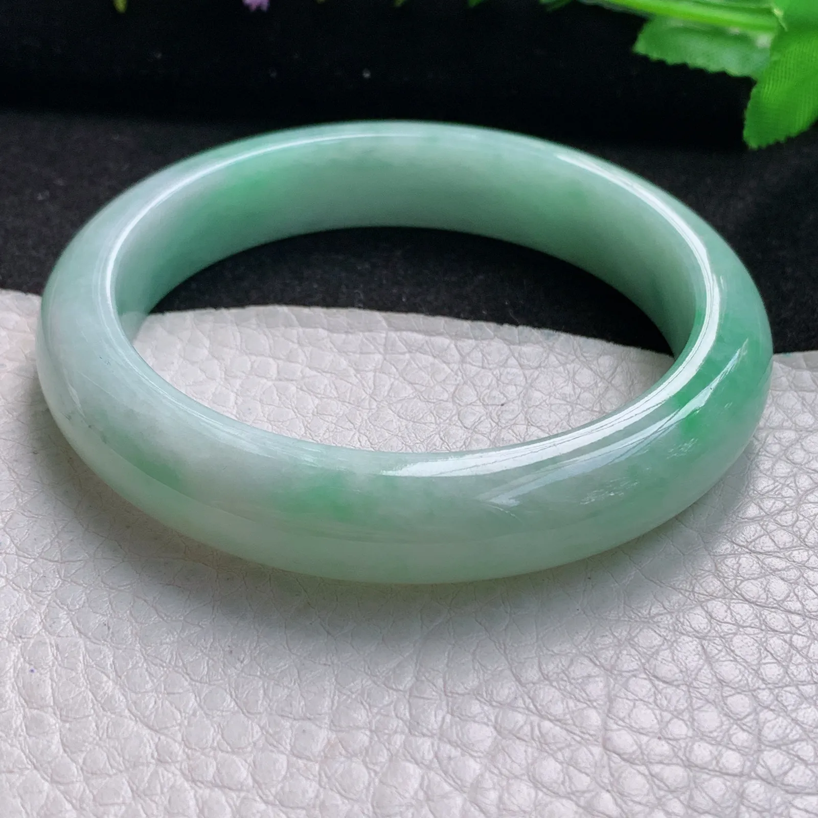 fl大圈口60mm平安镯 缅甸翡翠玉手镯飘绿大气高雅宽边玉手环