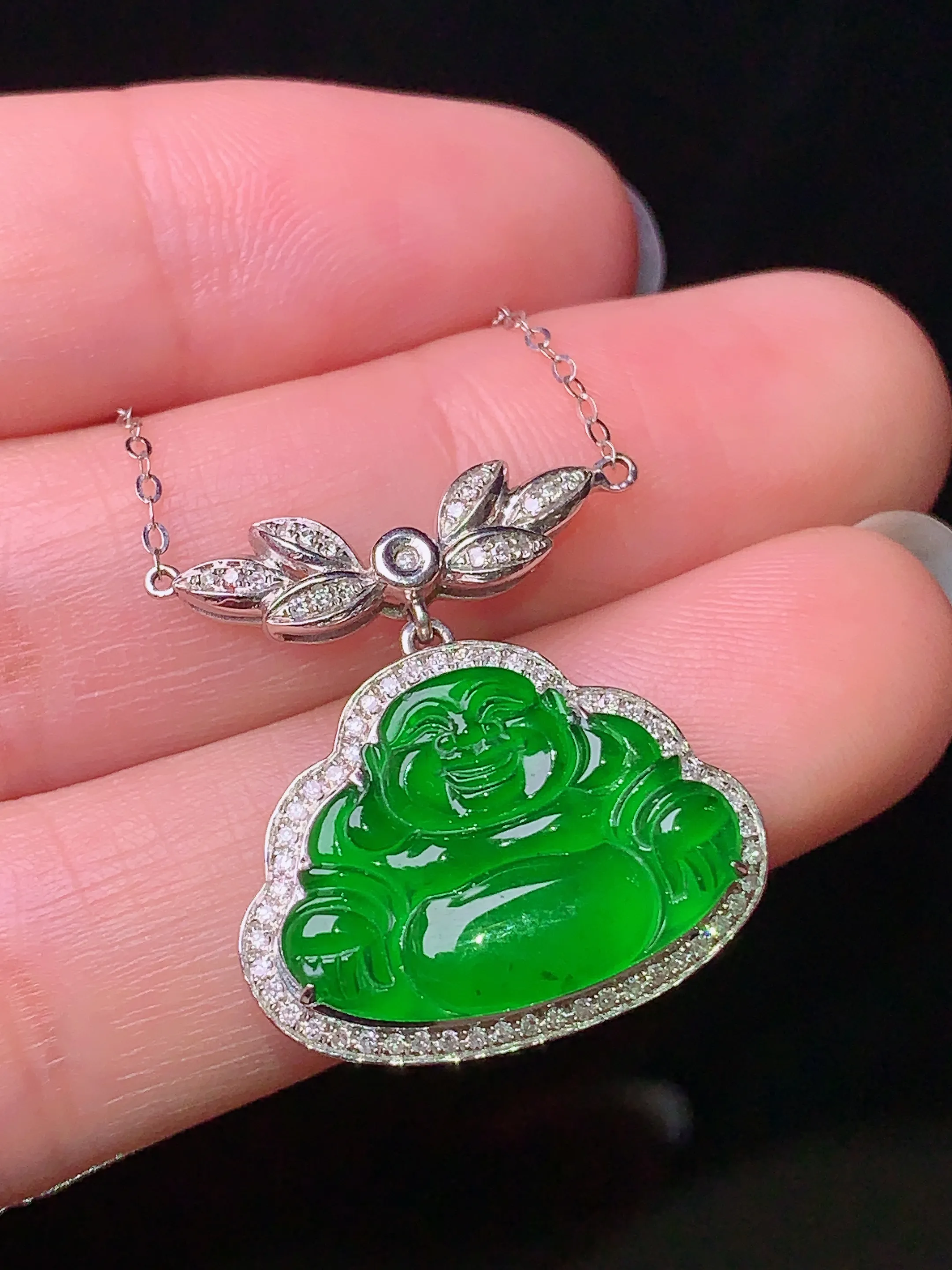 18k金钻镶嵌满绿佛公项链 玉质细腻 色泽清新艳丽 整体尺寸22.7*20.7*6.3