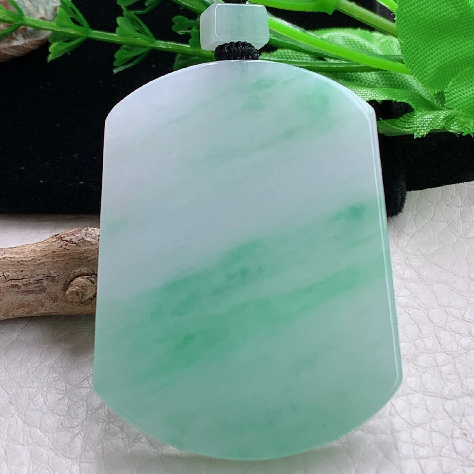 mut自然光53*40*5.5天然缅甸翡翠飘绿平安无事牌玉吊坠 玉挂件