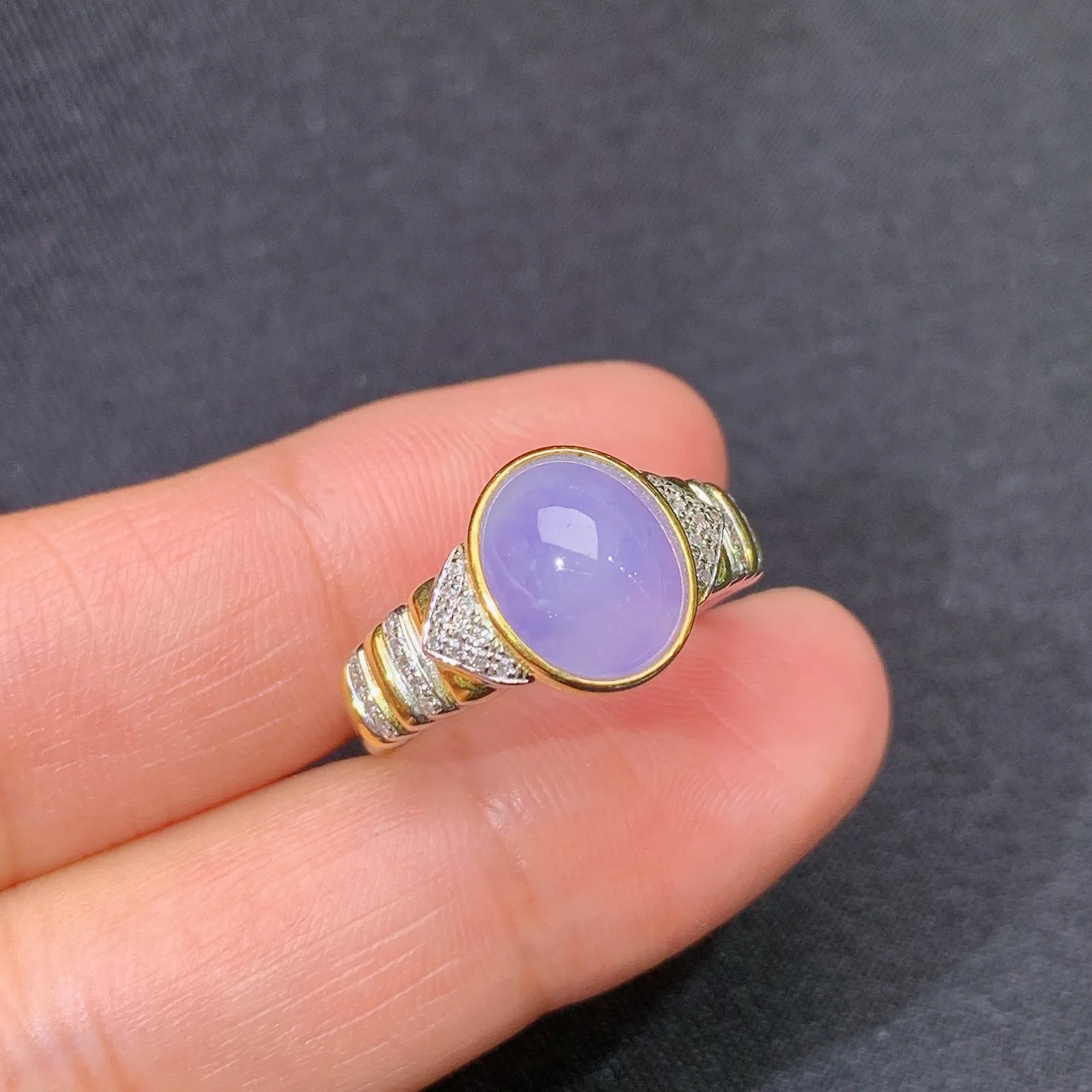 紫罗兰蛋面戒指 18k金镶嵌，温润细腻，颜色浓郁 圈口14 尺寸10.5*8.7*3.5