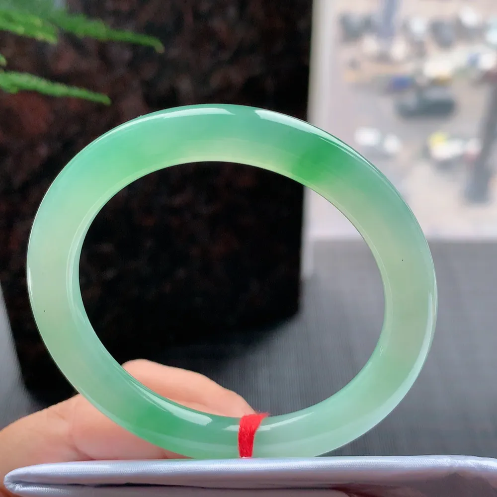 圆条冰阳绿 无瑕 尺寸:54.1/8.4/8.8 种色俱佳