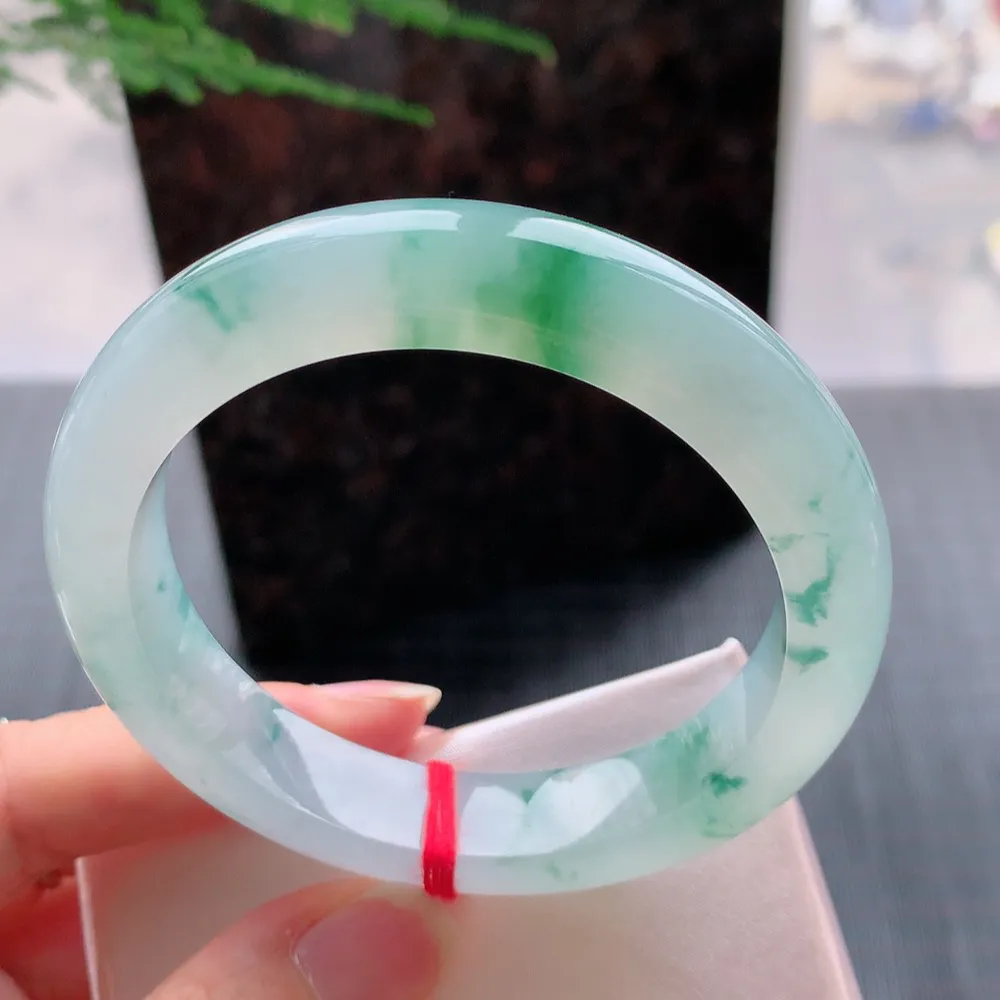 正圈高冰飘花 无瑕 尺寸:57.4/12.4/8.7 花美 种水好🥰🥰