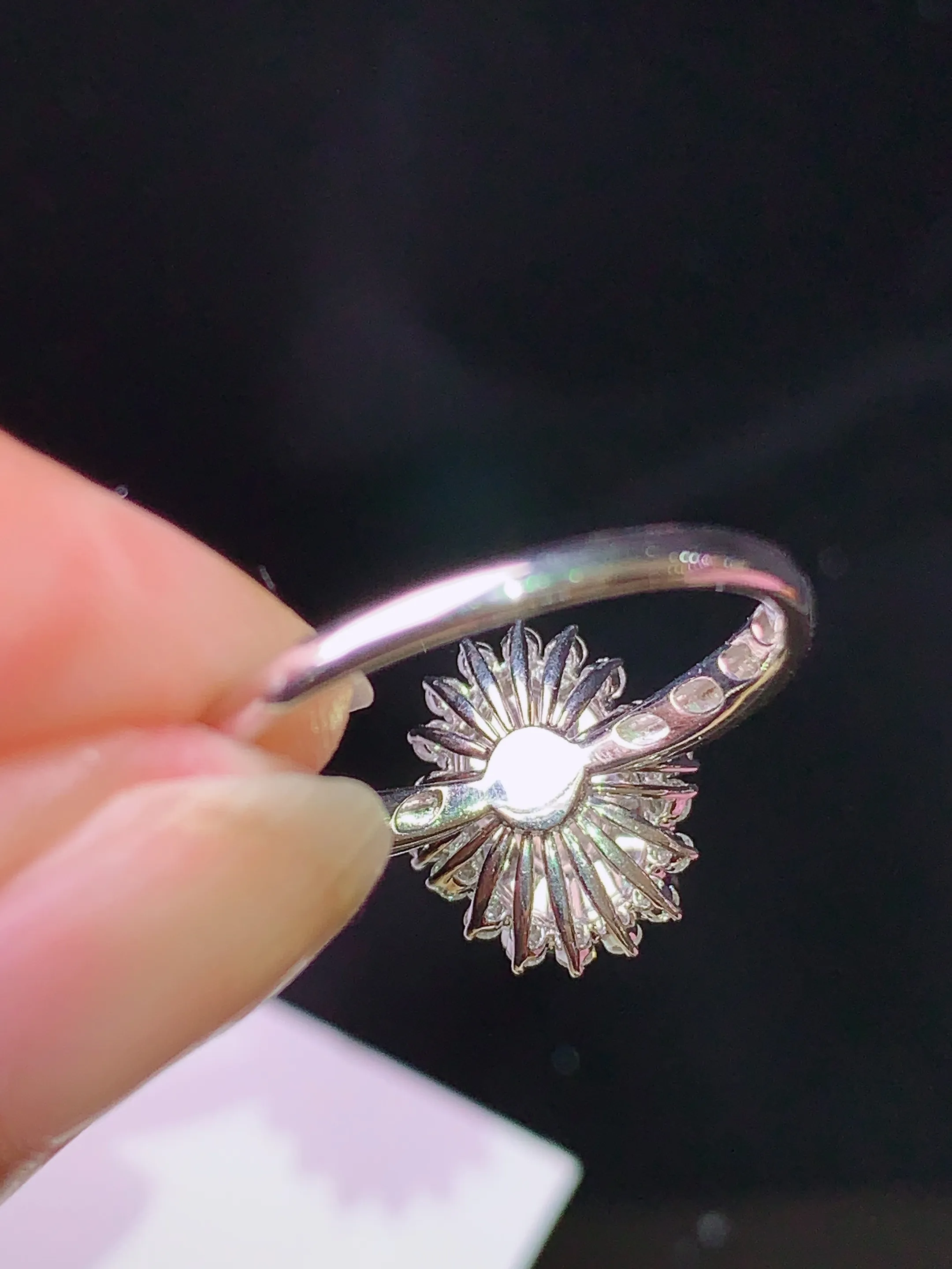 18k金钻镶嵌满绿貔貅吊坠 玉质细腻 色泽清新艳丽 圈口14 整体尺寸12.2*10*8.2