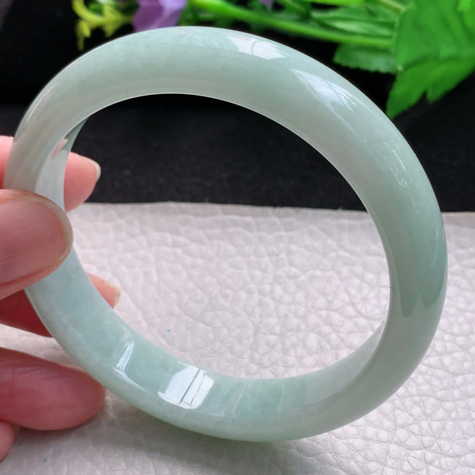 xx大圈口62*13.8*8平安镯 缅甸翡翠玉手镯浅绿清新宽边玉手环