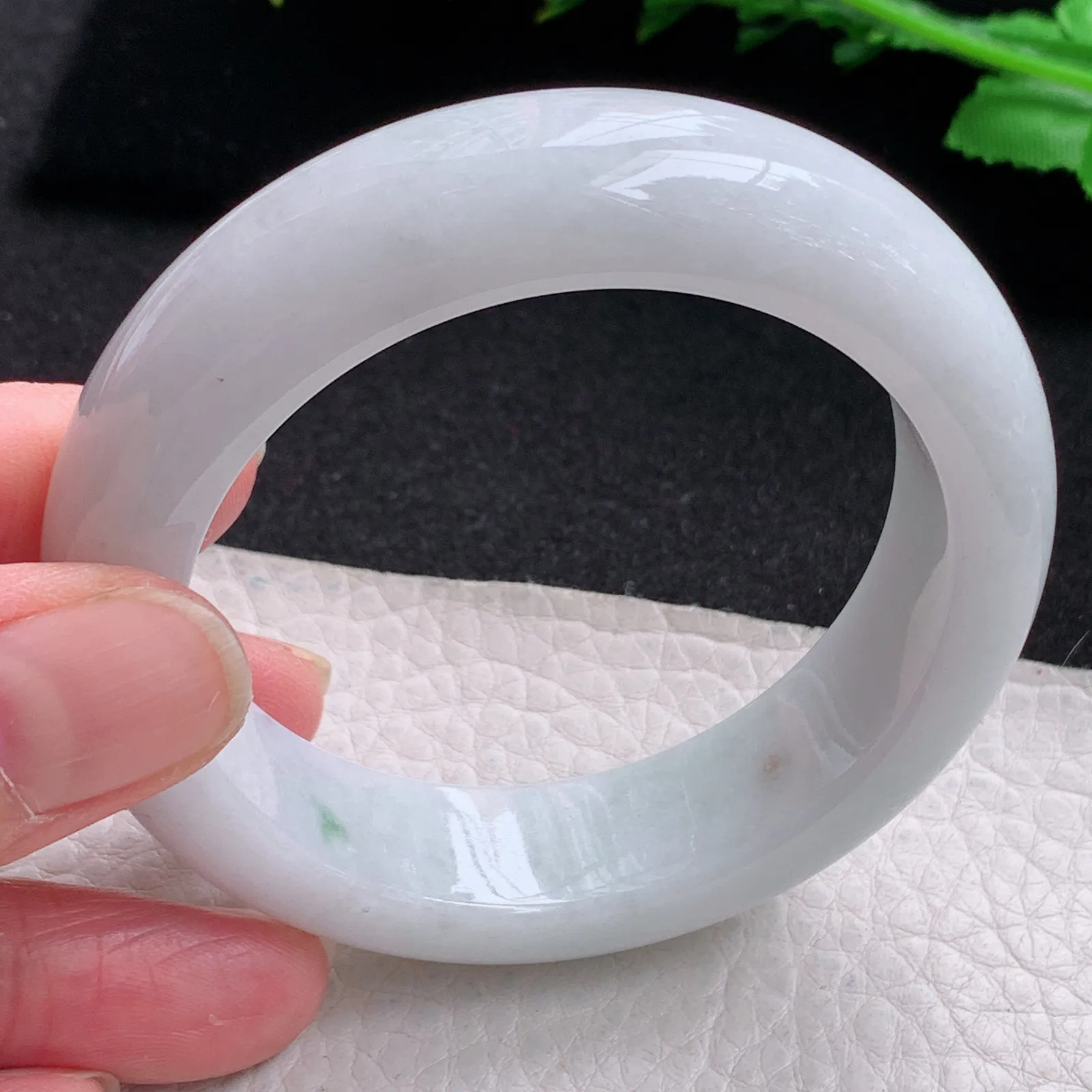 z自然光53.6*15.3*9.5轮胎镯 缅甸翡翠玉手镯飘绿厚装宽边玉手环