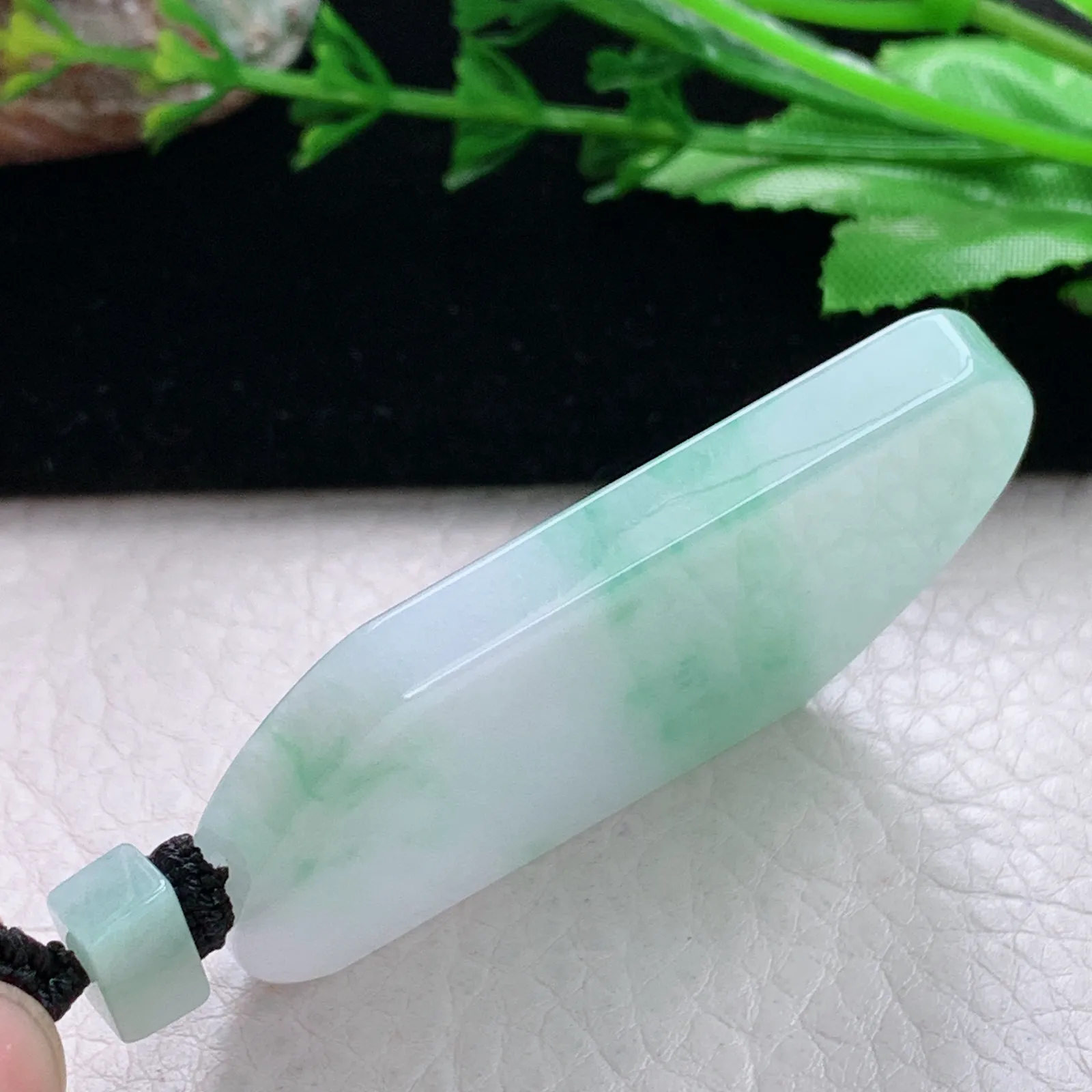 mut自然光53*40*5.5天然缅甸翡翠飘绿平安无事牌玉吊坠 玉挂件