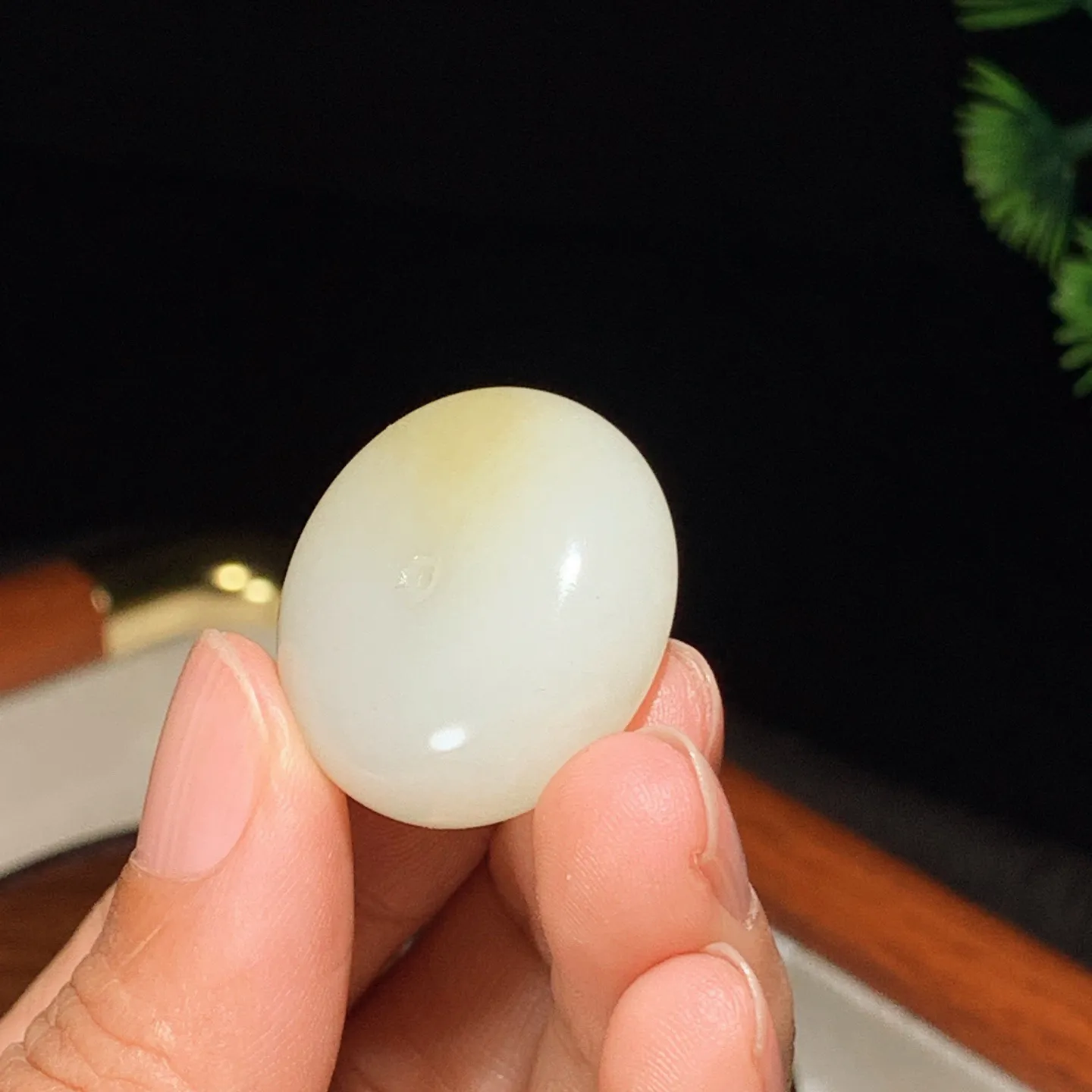 和田玉白玉俄糖且末糖平安扣挂件。尺寸27/13重16克。玉质细腻油润。手推出油。佩戴高端典雅。lt2