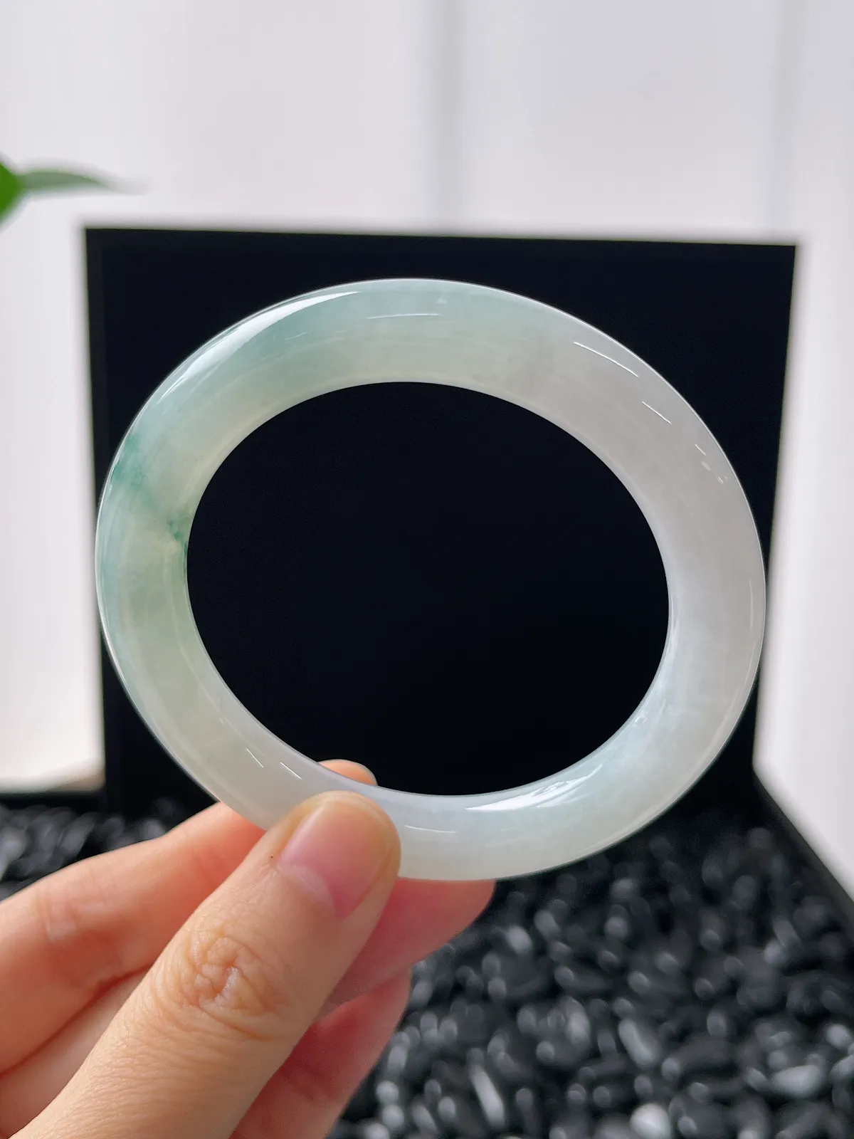 圆镯52.6圈口，翡翠糯化种飘花手镯