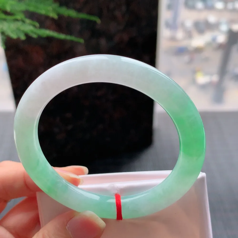 圆条冰糯阳绿 微细纹 尺寸:54.6/8.9/9.3 色好