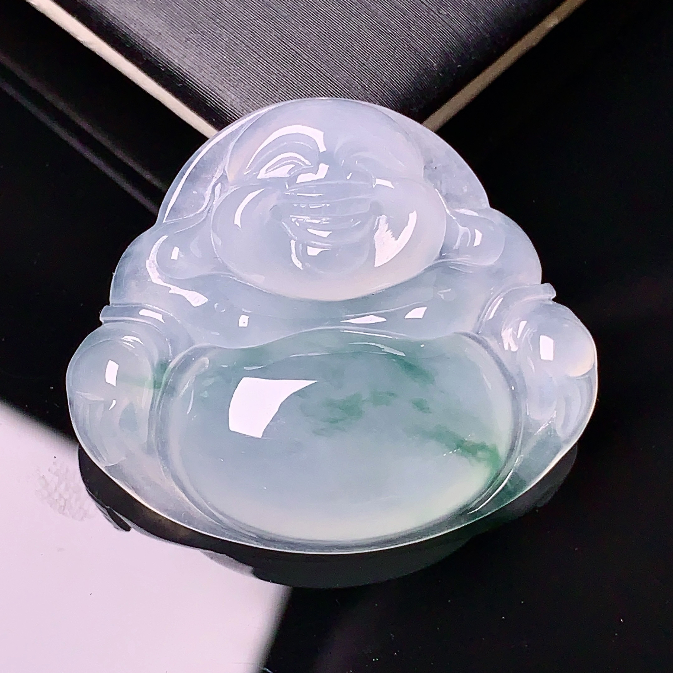 冰种飘绿佛公吊坠 玉质细腻 色泽清新艳丽 整体尺寸27.2*31.5*6.3