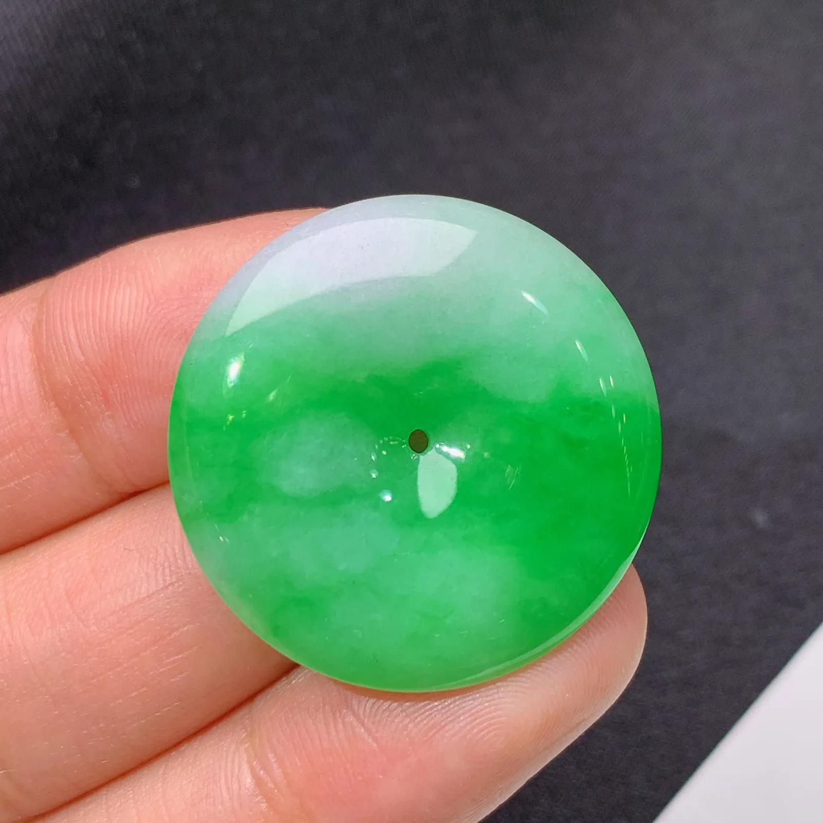 飘绿平安扣，镶嵌佳品，冰润色阳，玉质细腻，种水足 Xq 尺寸27.8*5.4