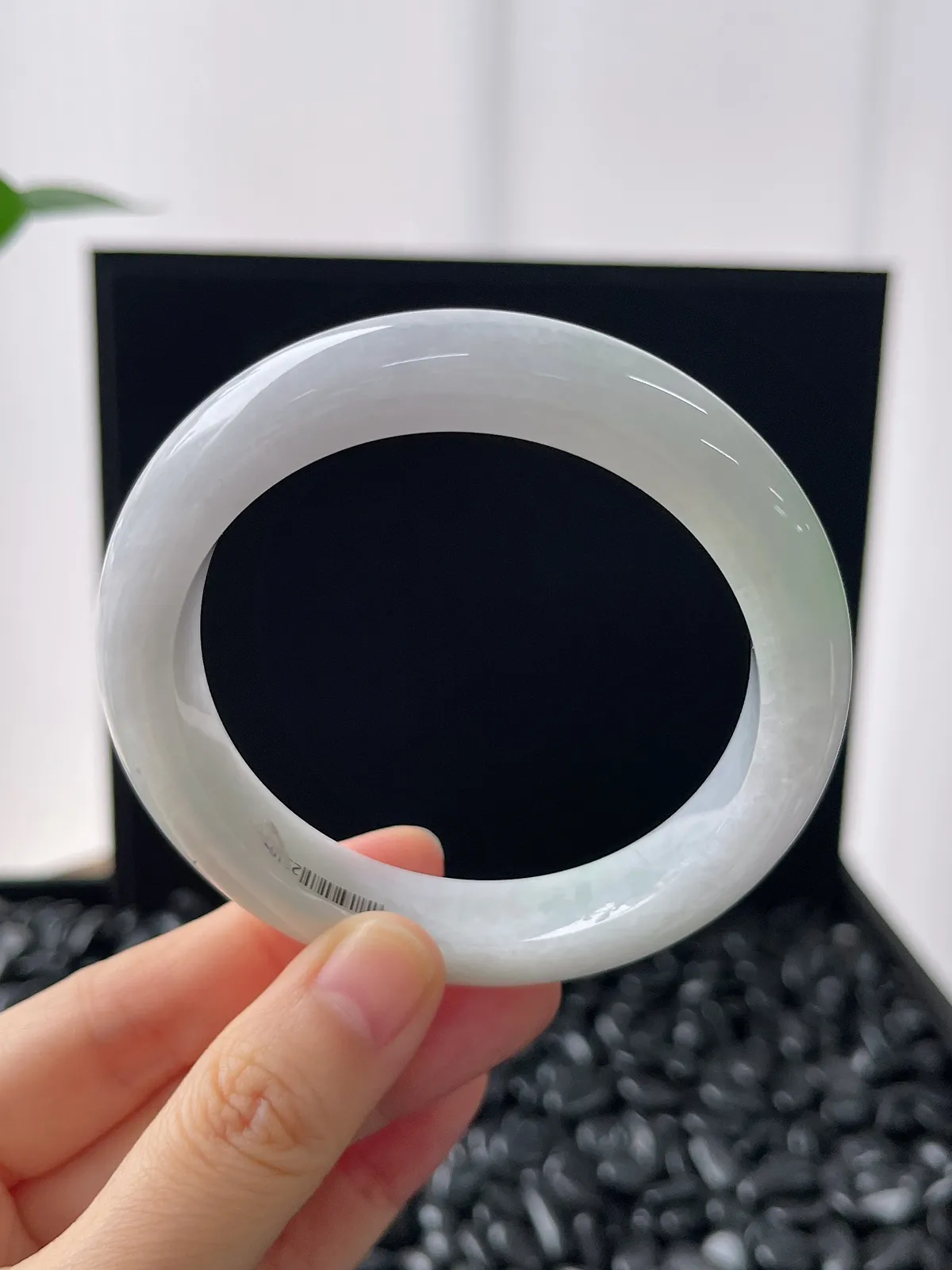 正圈57.8圈口，翡翠糯化种紫底飘绿手镯