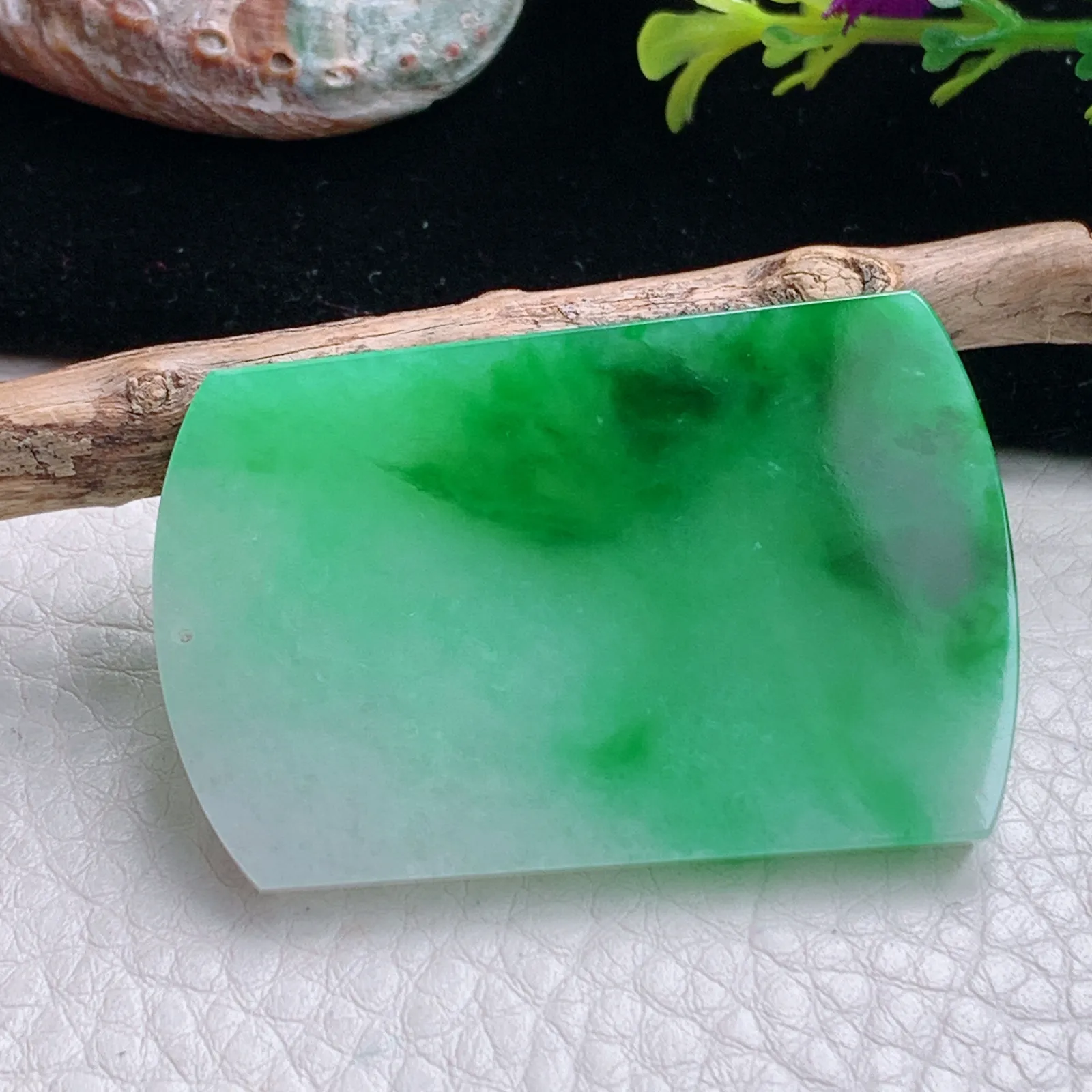 zzx自然光49*31.8*4天然缅甸翡翠辣绿平安无事牌玉吊坠 玉挂件