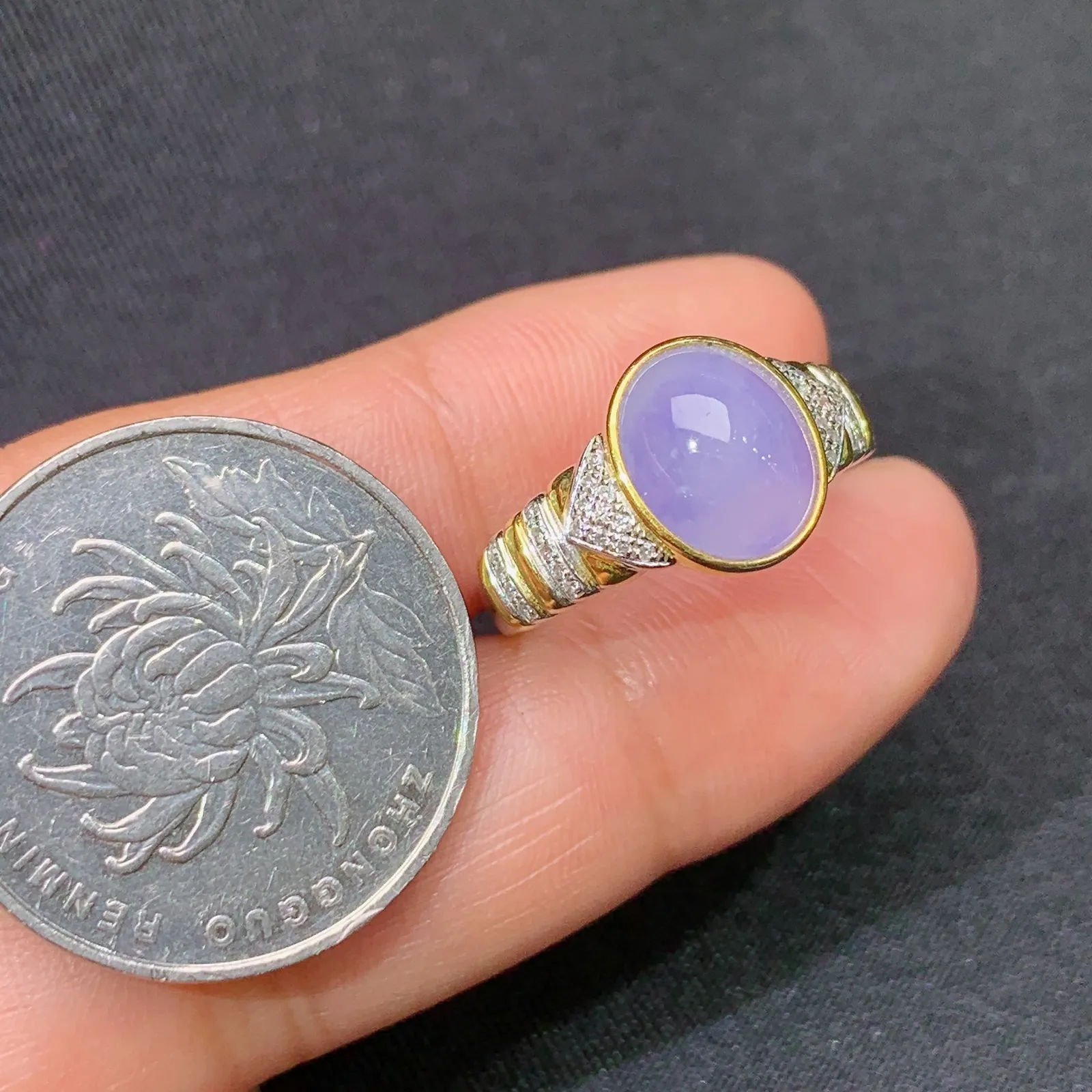 紫罗兰蛋面戒指 18k金镶嵌，温润细腻，颜色浓郁 圈口14 尺寸10.5*8.7*3.5