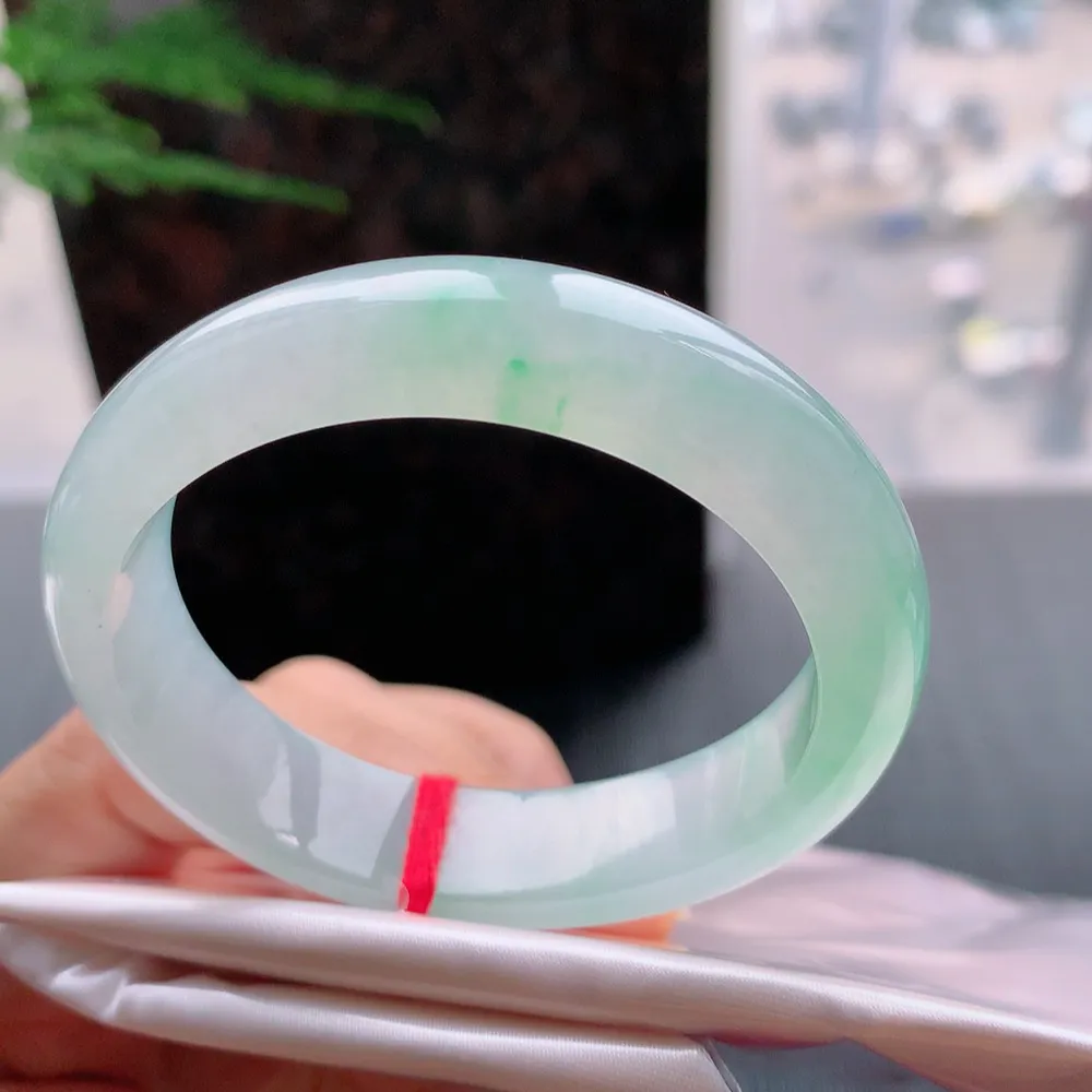 贵妃高冰阳绿 无瑕 尺寸:53.2/44.7/12.7/7.5 种色俱佳