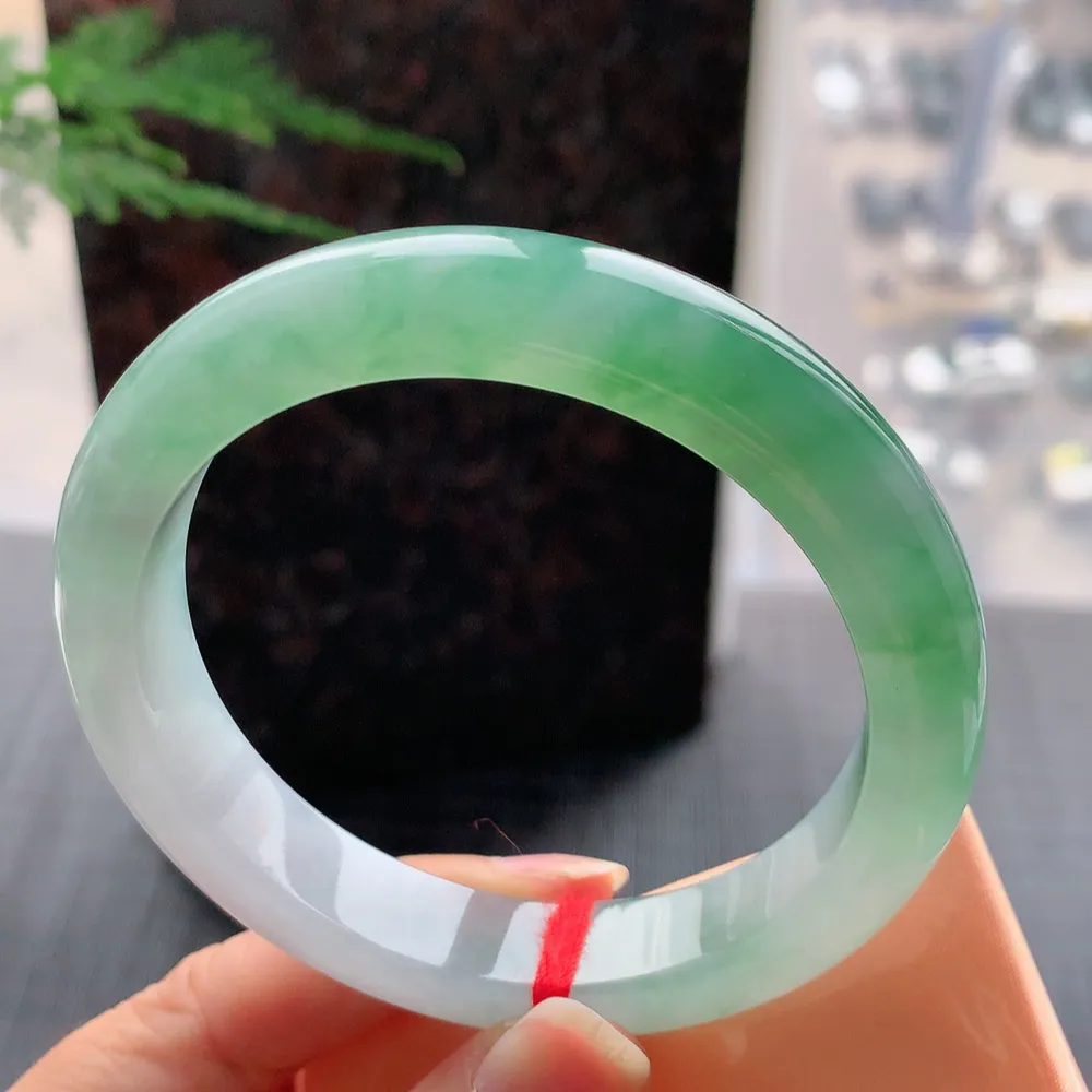 正圈冰绿花 无瑕 尺寸:61.1/12.7/9.3 大圈口🥰🥰