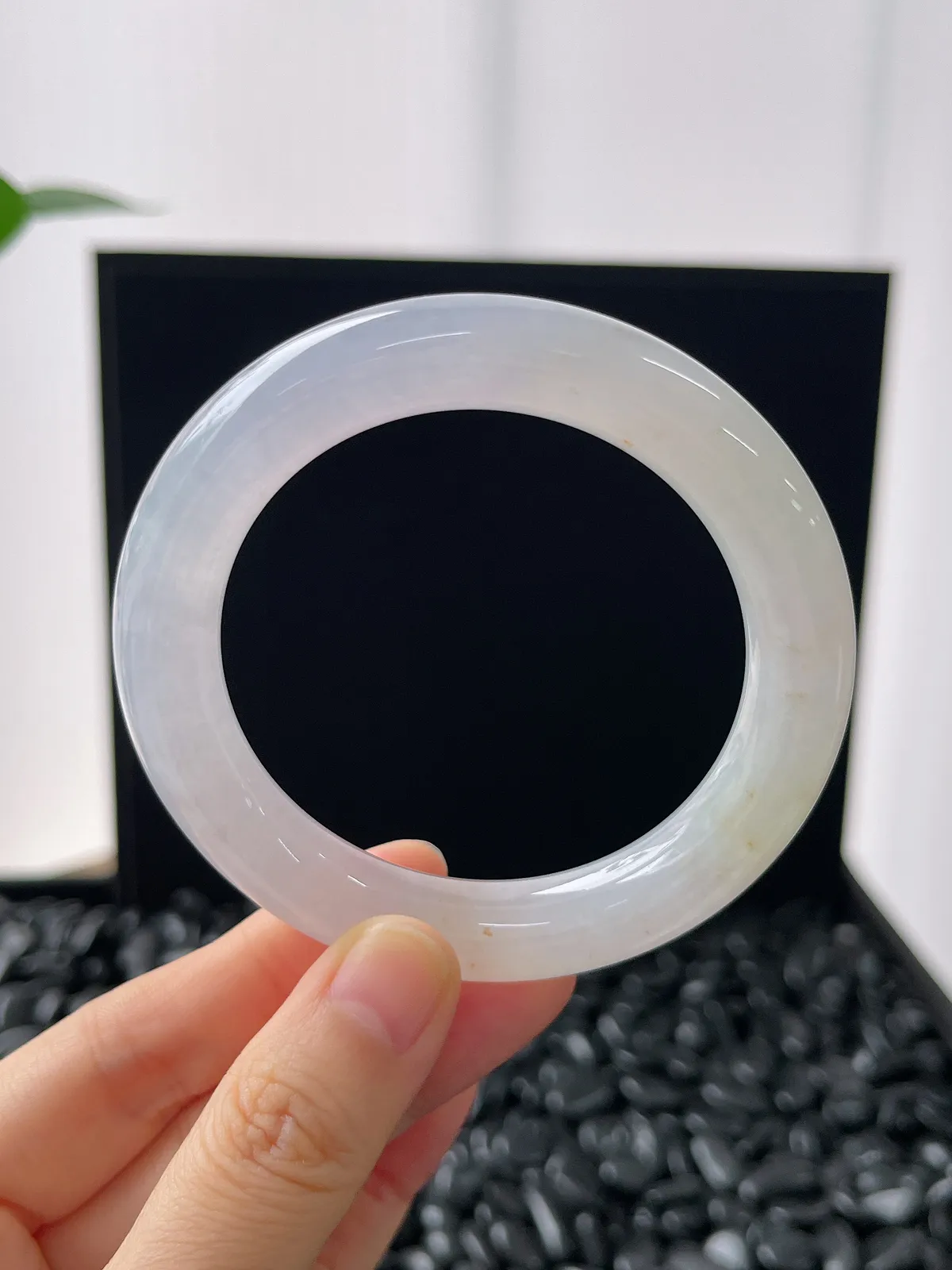 圆镯53.3圈口，翡翠冰糯种淡紫色手镯