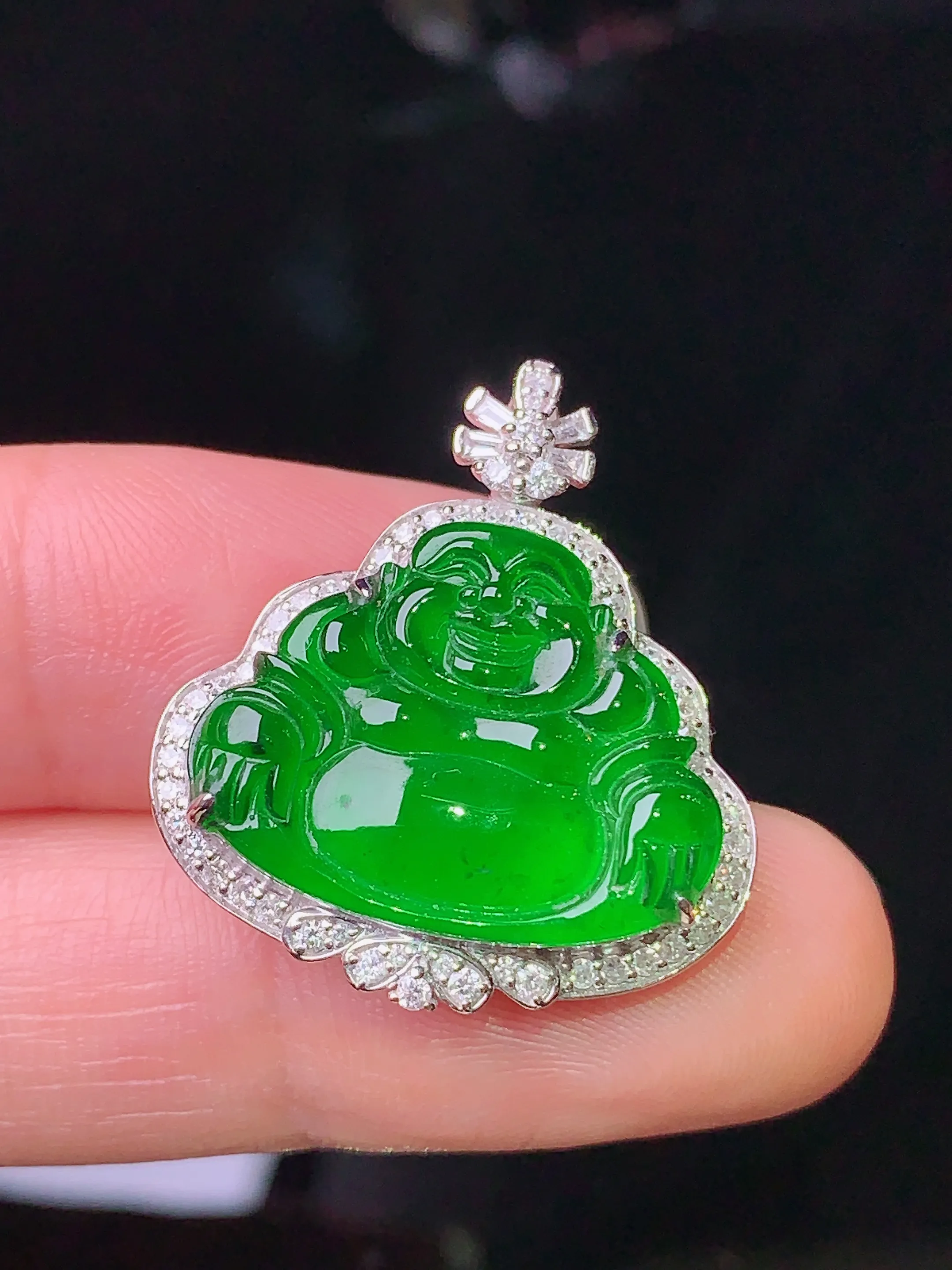 18k金钻镶嵌满绿佛公吊坠 玉质细腻 色泽清新艳丽 整体尺寸25.6*23*7.2