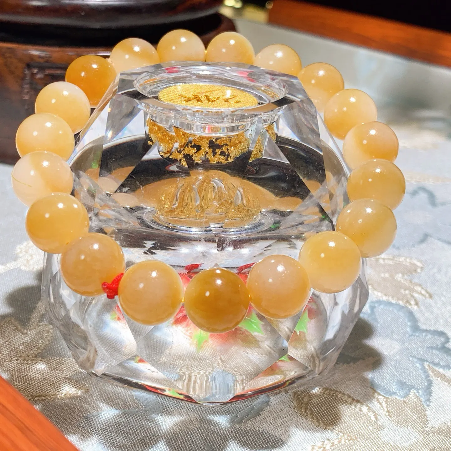 新疆和田玉羊脂白且末糖圆珠手串。单颗尺寸10重29.5克。玉质细腻油润。手推出油。佩戴高端典雅。lt251118