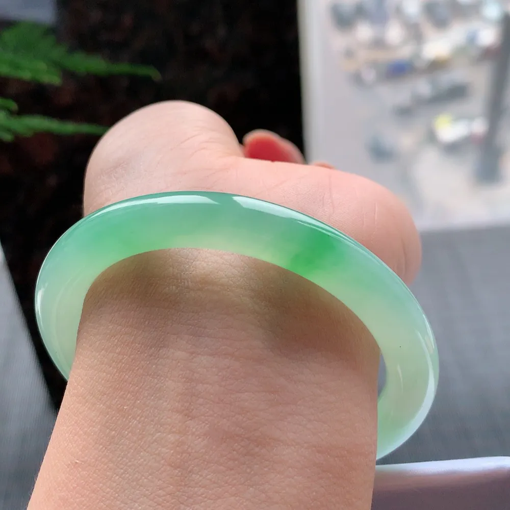 圆条冰阳绿 无瑕 尺寸:54.1/8.4/8.8 种色俱佳