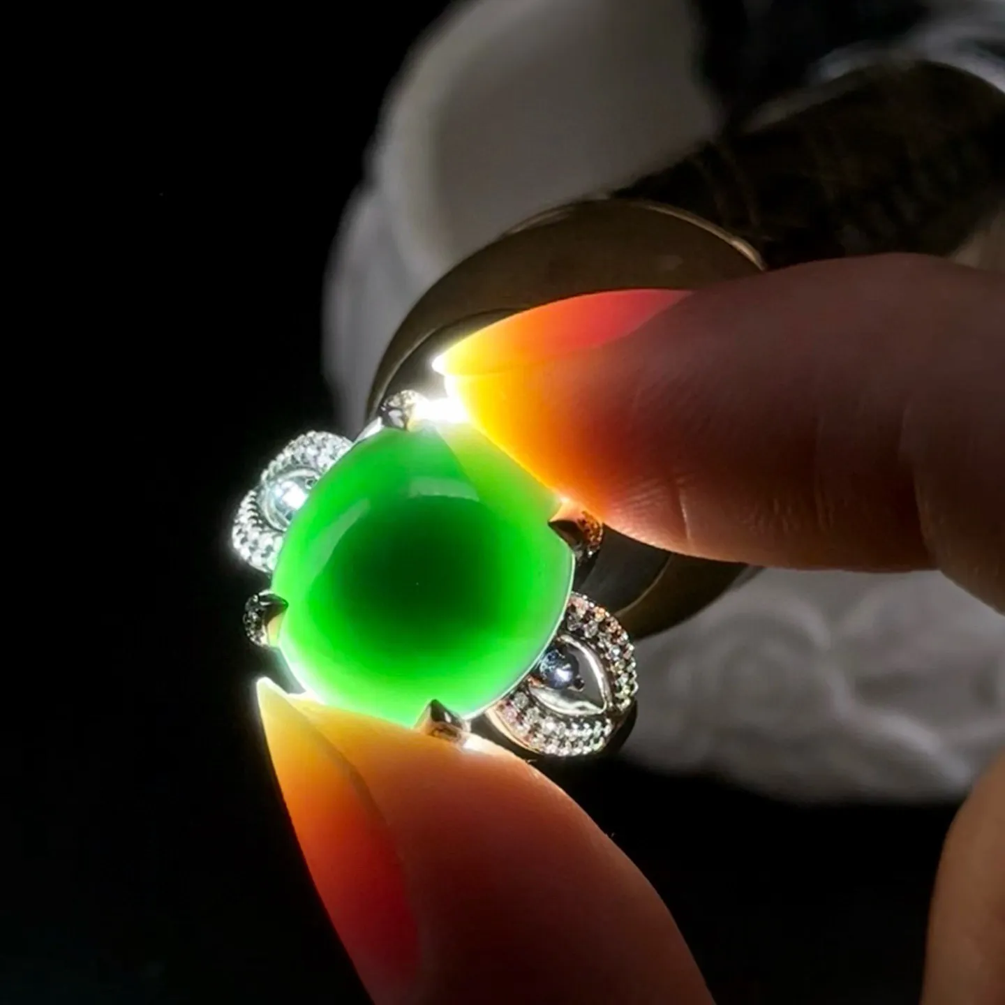 精品18k墨翠女戒 种好色正 黑度极好 打灯通透 油性十足 尺寸14.5