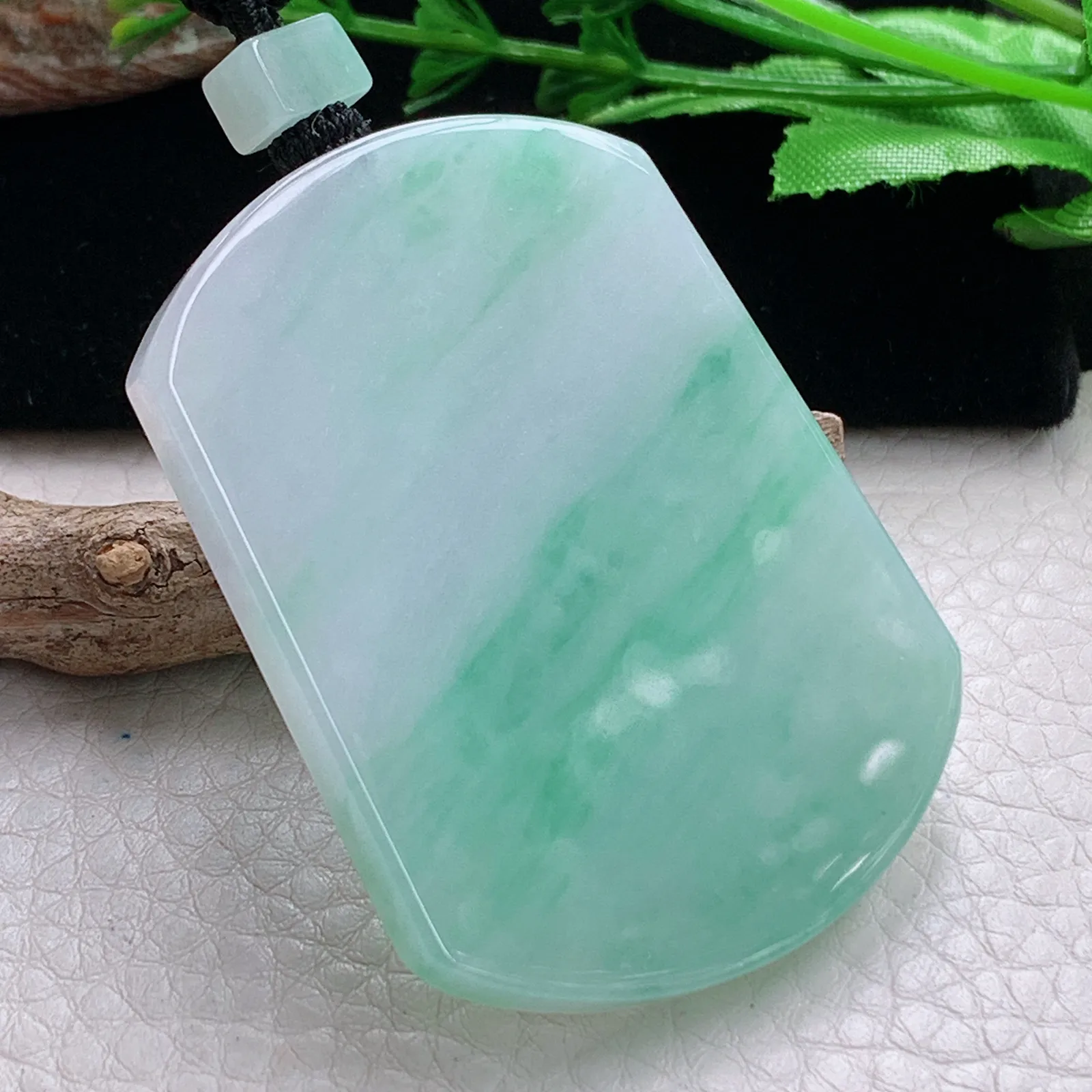 mut自然光53*40*5.5天然缅甸翡翠飘绿平安无事牌玉吊坠 玉挂件