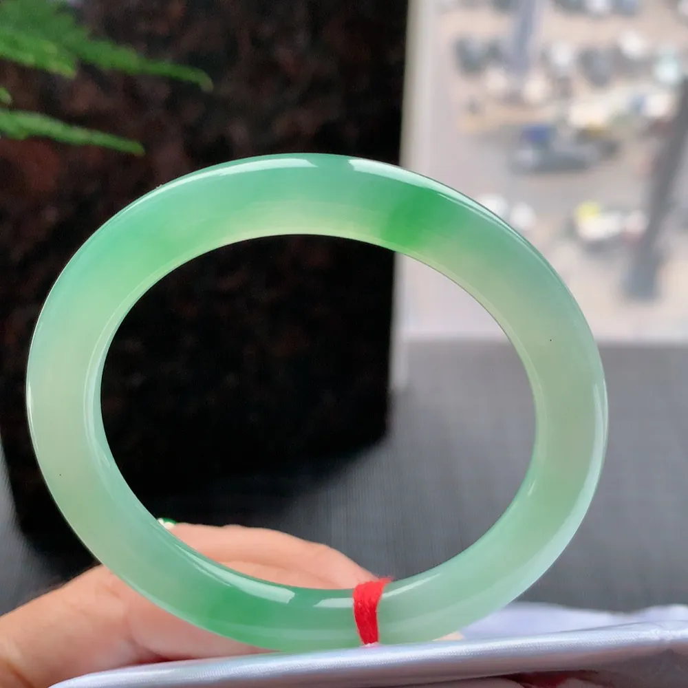 圆条冰阳绿 无瑕 尺寸:54.1/8.4/8.8 种色俱佳