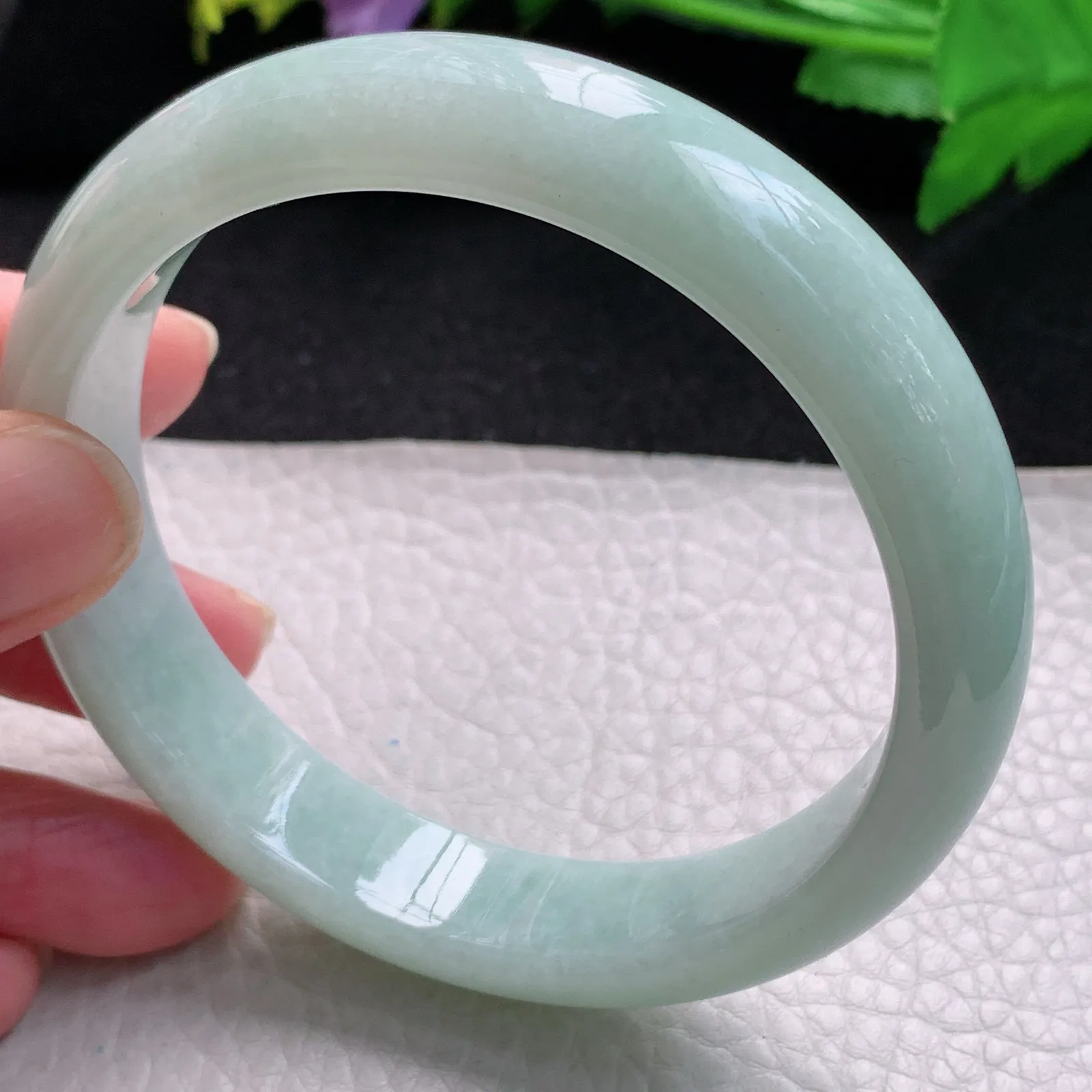 xx大圈口62*13.8*8平安镯 缅甸翡翠玉手镯浅绿清新宽边玉手环