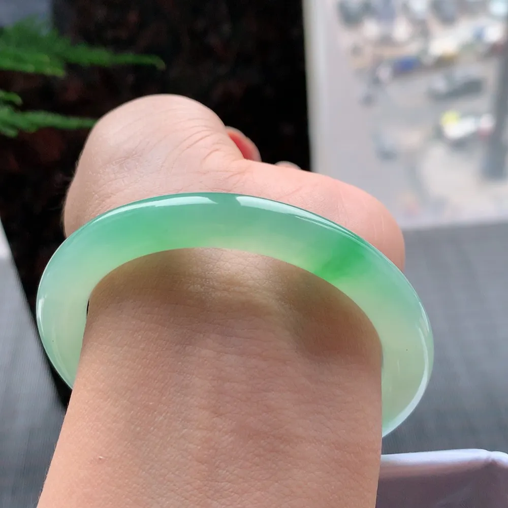 圆条冰阳绿 无瑕 尺寸:54.1/8.4/8.8 种色俱佳