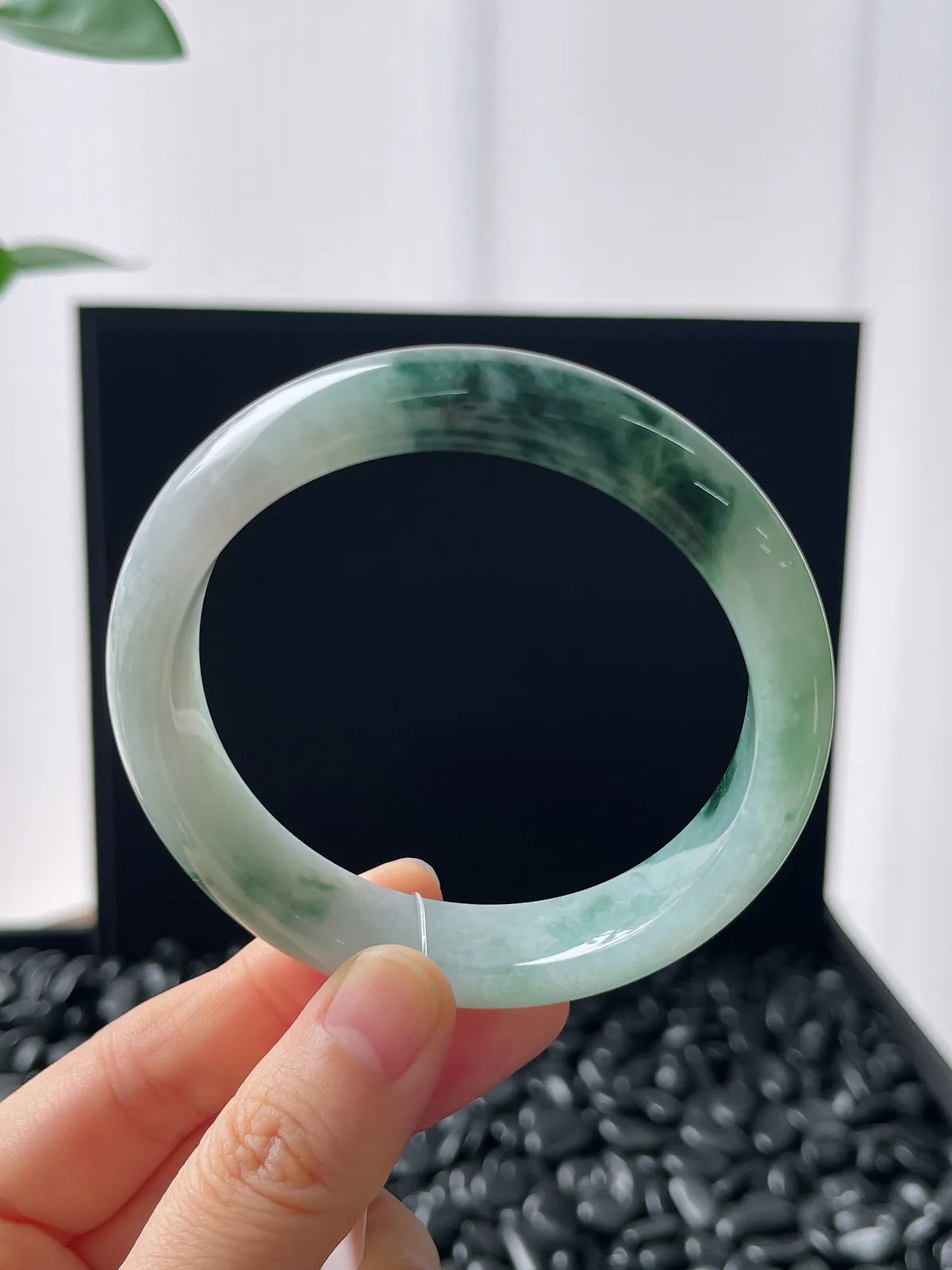 正圈58圈口，翡翠糯化种飘绿手镯