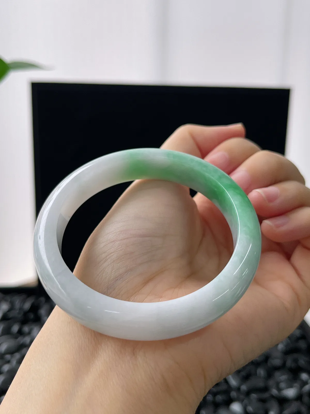 正圈55.2圈口，翡翠糯化种飘绿手镯