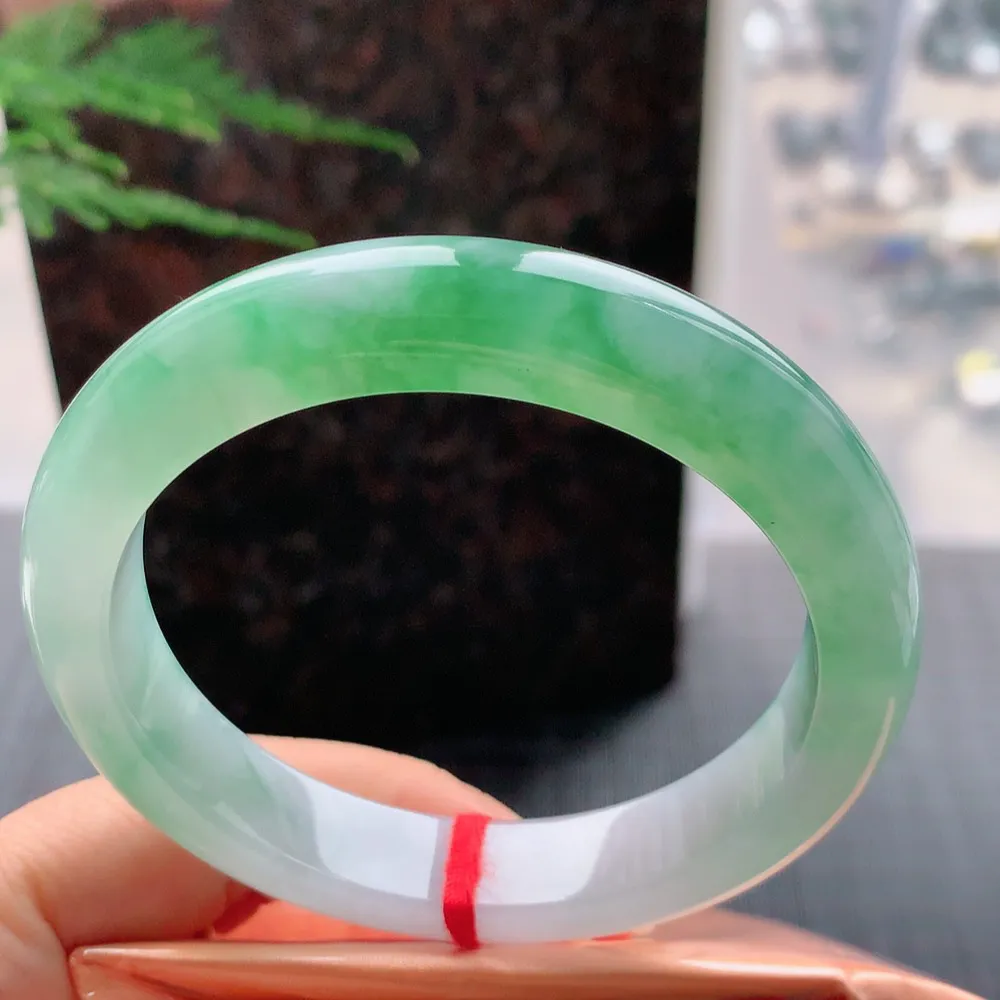 正圈冰绿花 无瑕 尺寸:61.1/12.7/9.3 大圈口🥰🥰