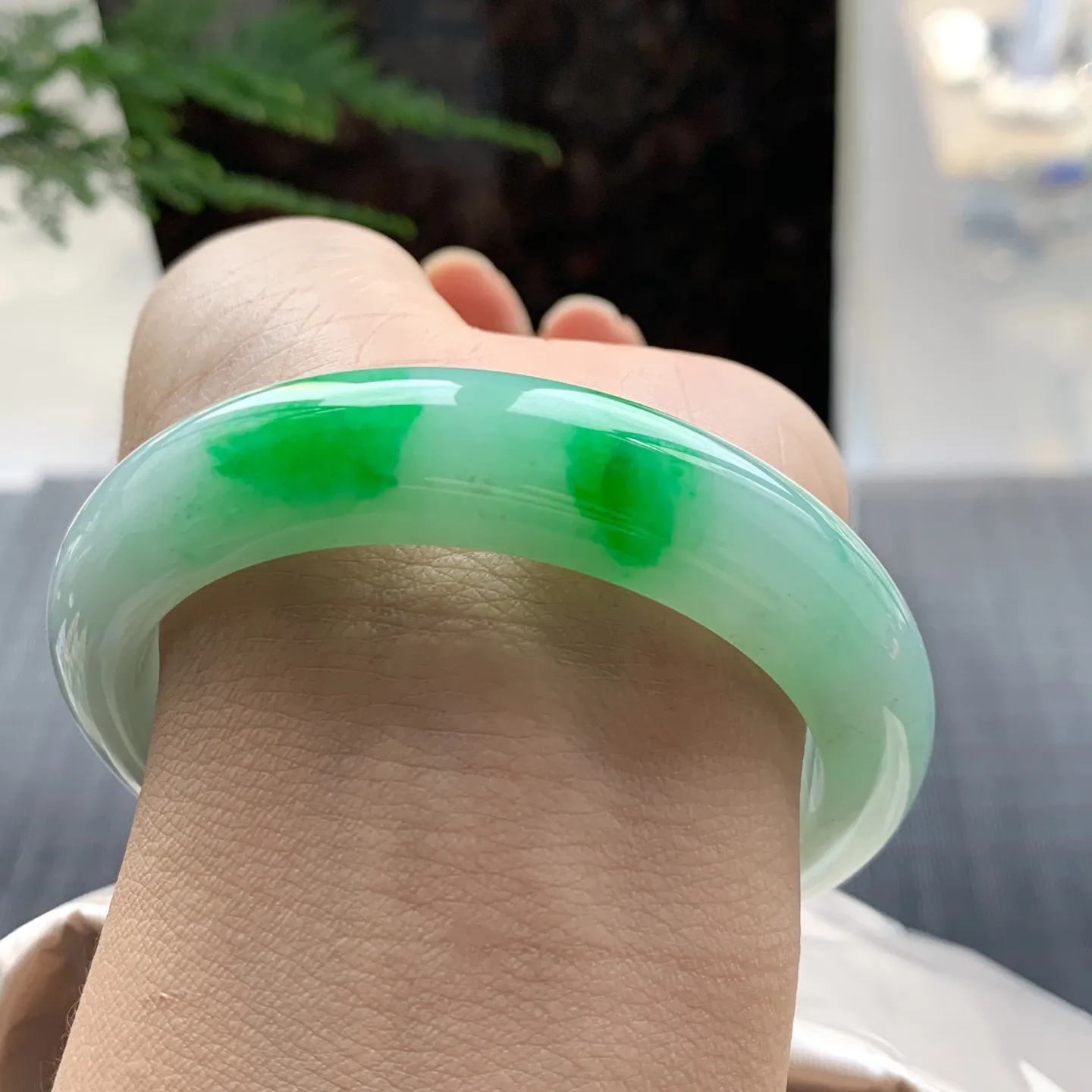 正圈白底青阳绿 无瑕 尺寸:55.5/12.4/9.1 色阳