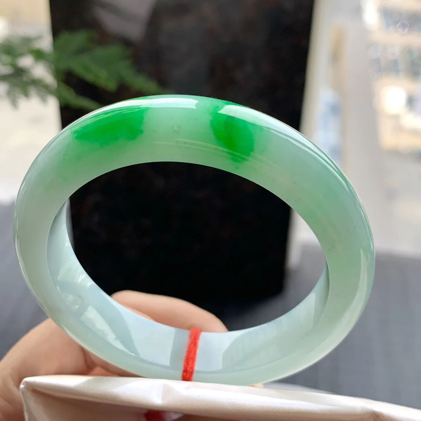 正圈白底青阳绿 无瑕 尺寸:55.5/12.4/9.1 色阳