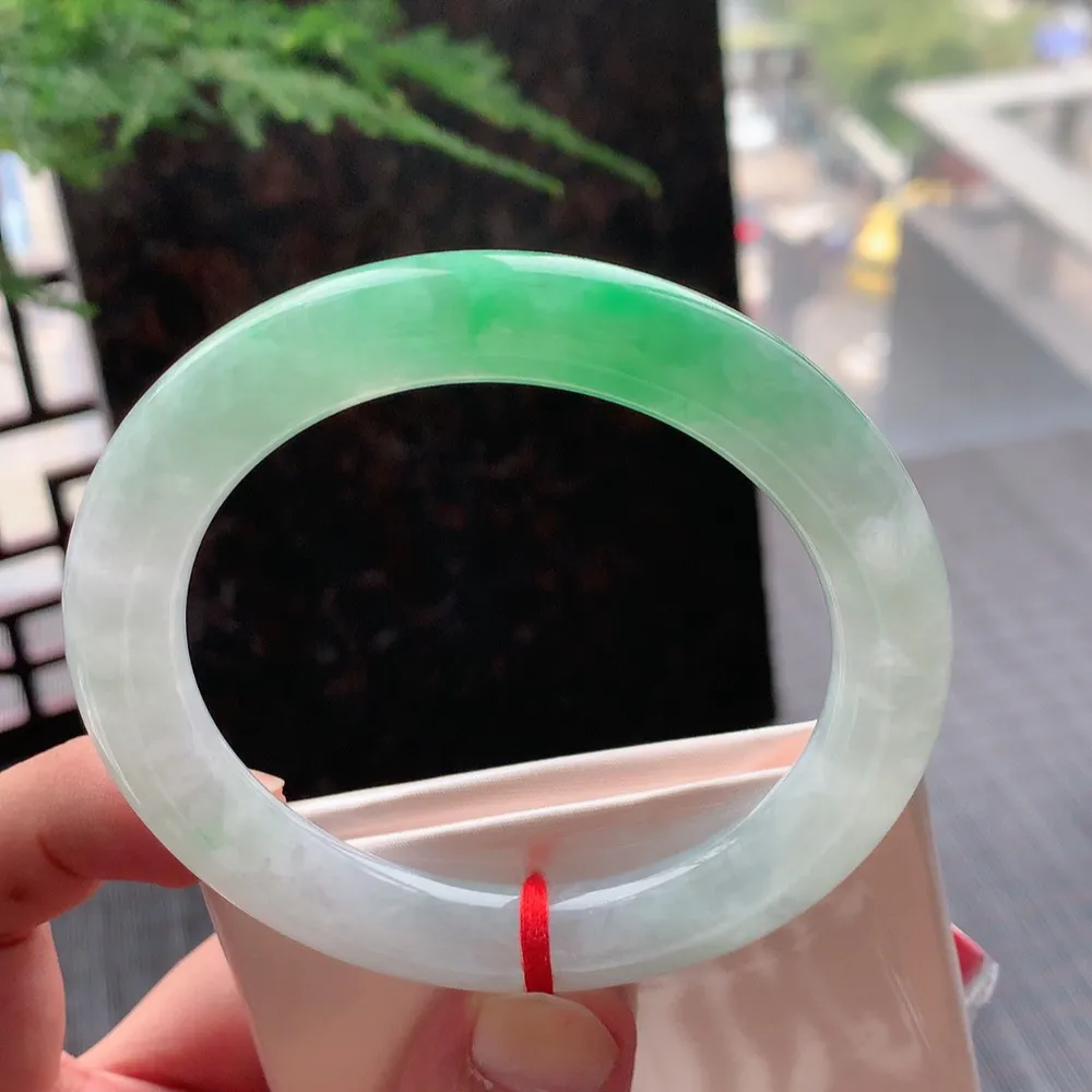 圆条冰糯阳绿 无瑕 尺寸:60.5/10.7 大圈口🥰🥰