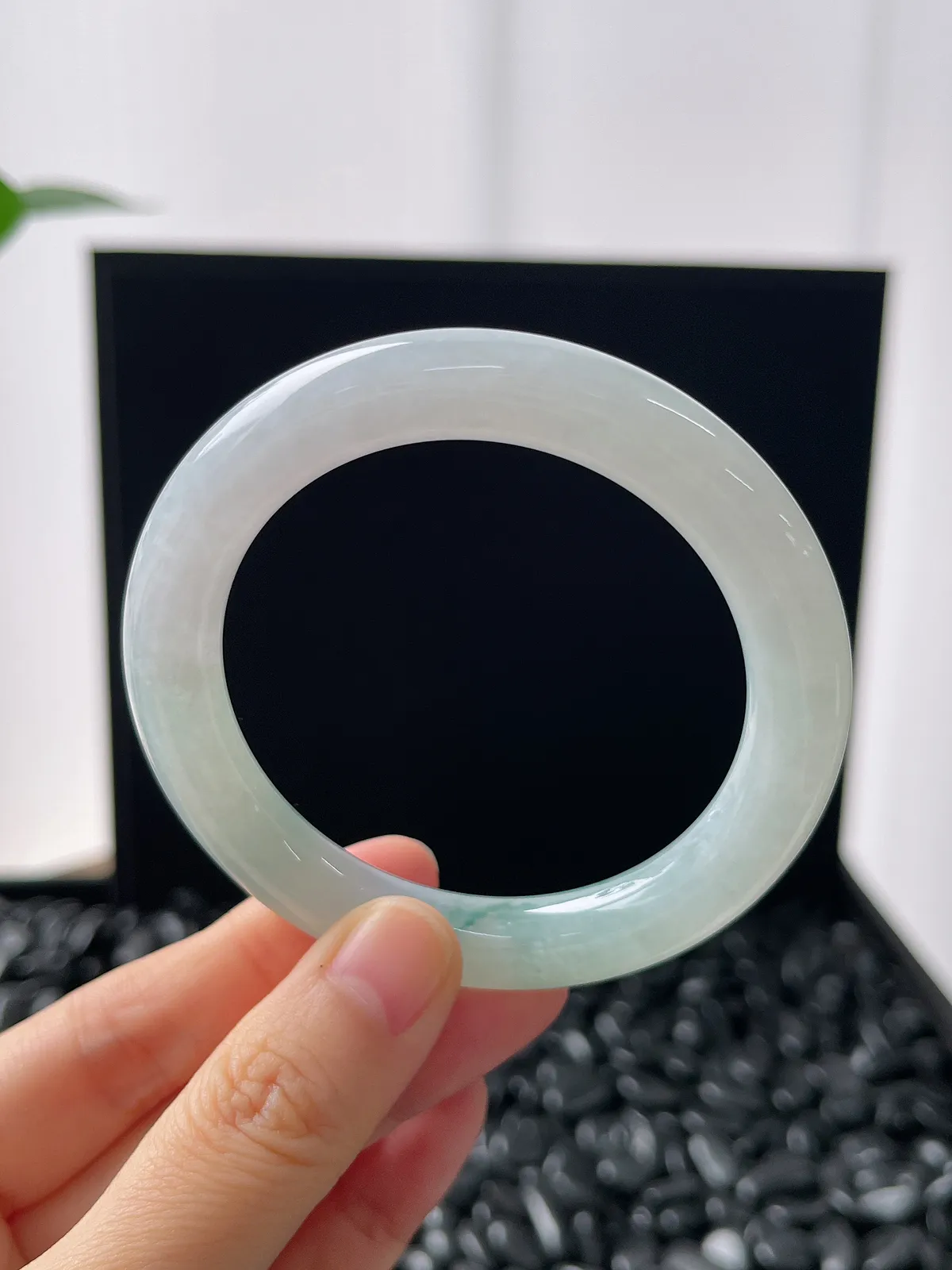 圆镯52.6圈口，翡翠糯化种飘花手镯